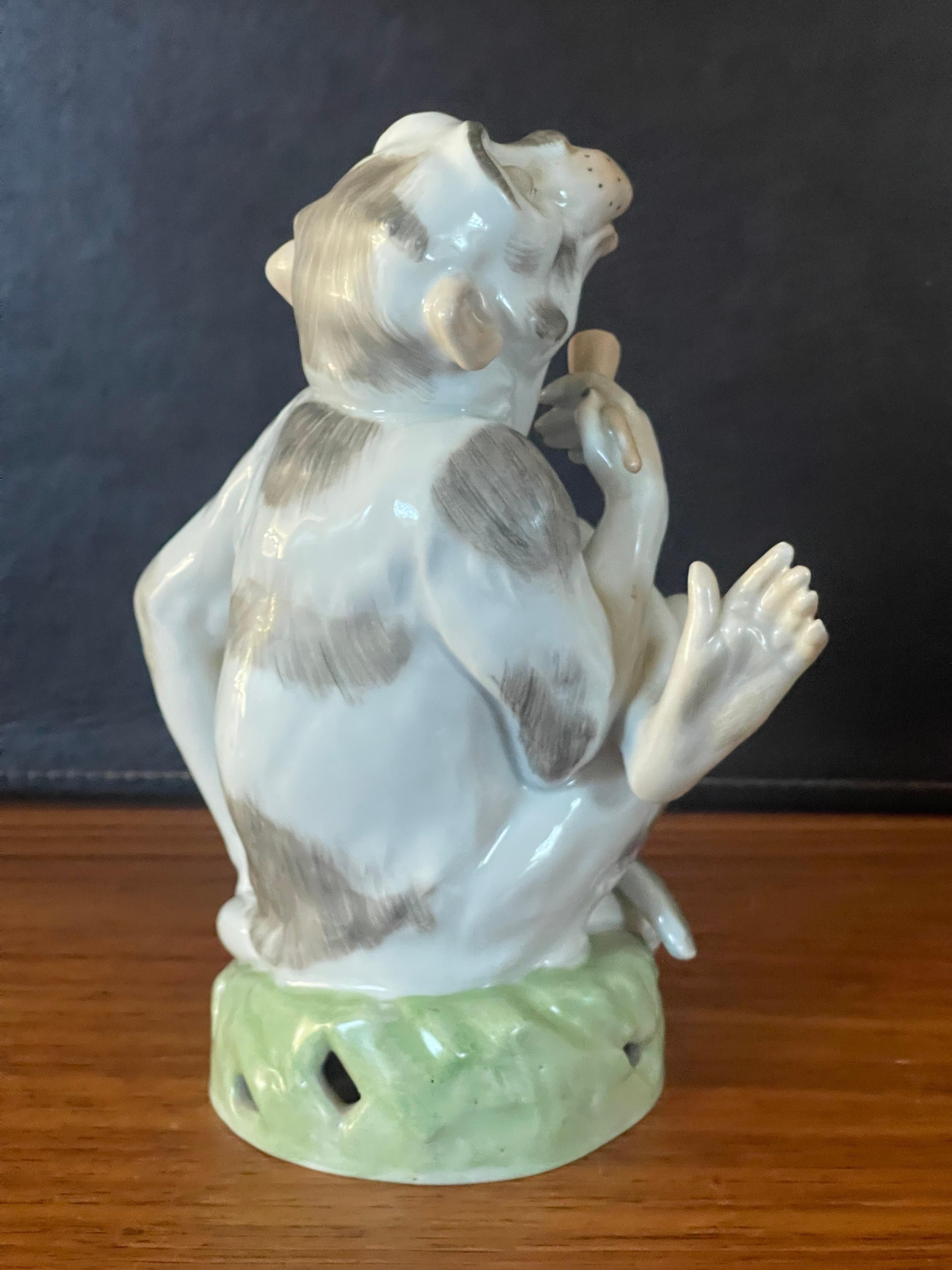 smoking monkey statue