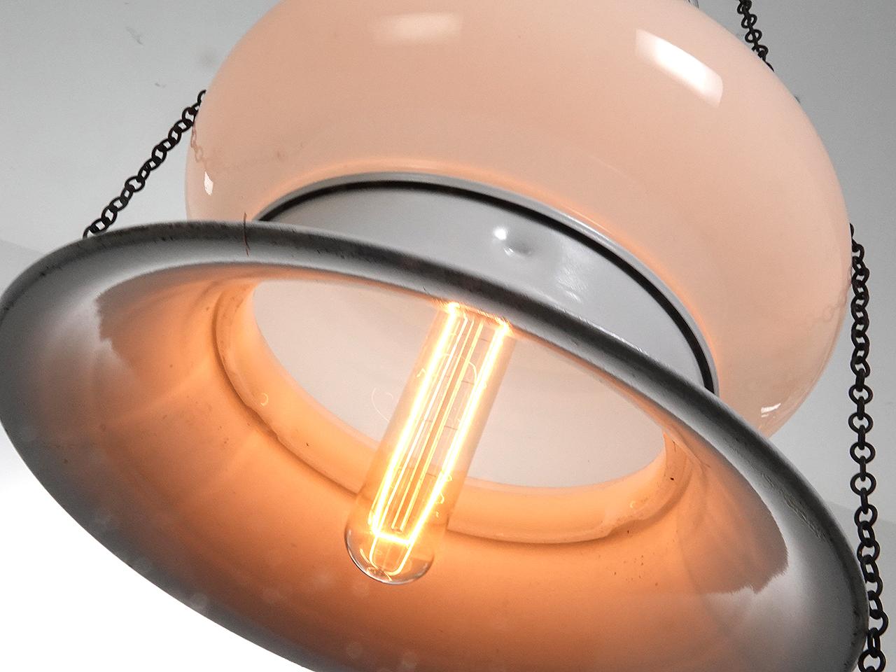 Americano Lampada a gas in porcellana SOLAR e vetro latteo con zoccolo in vendita