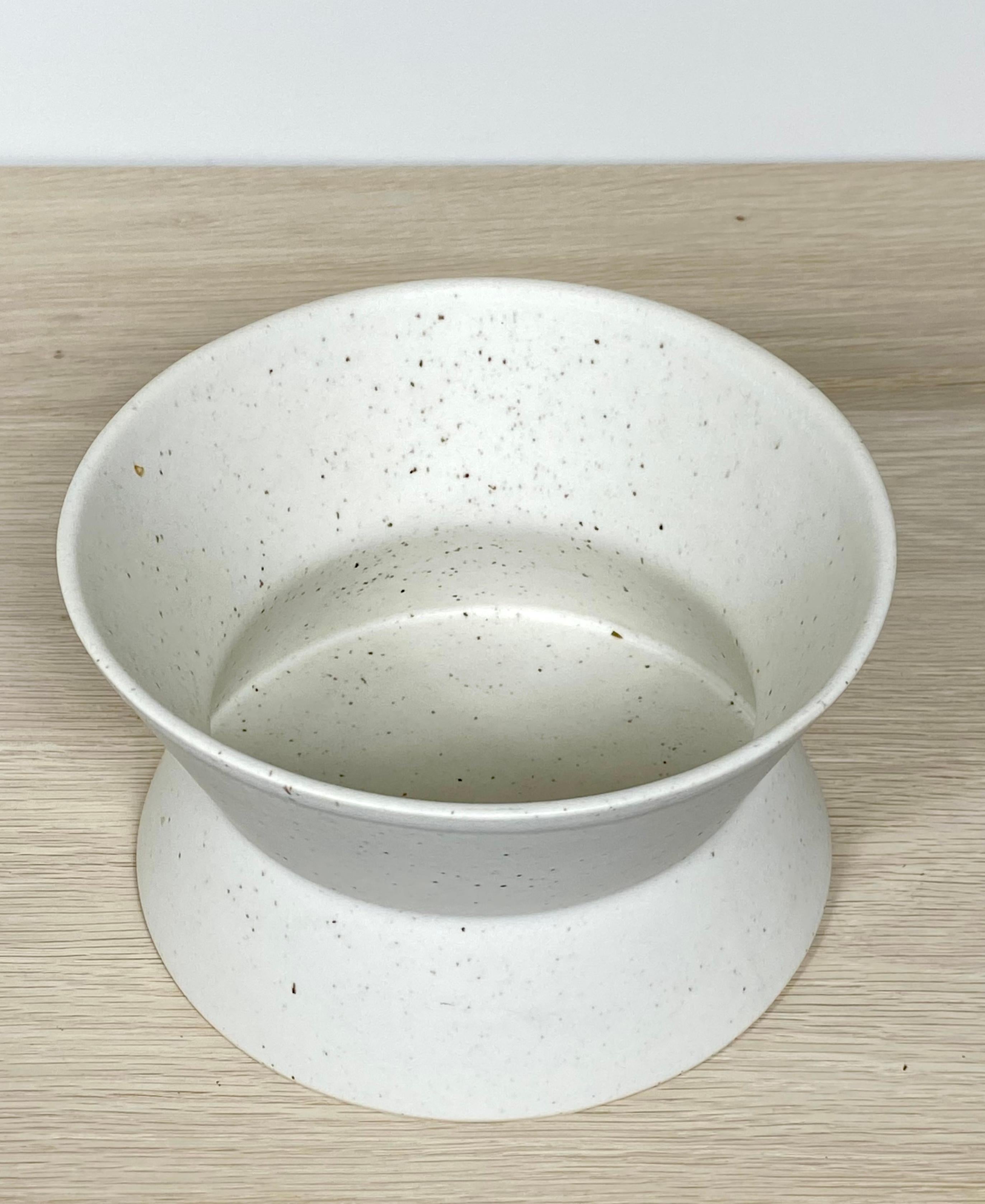 Porcelain Speckled Geometric Bowl In New Condition For Sale In Norwalk, CT