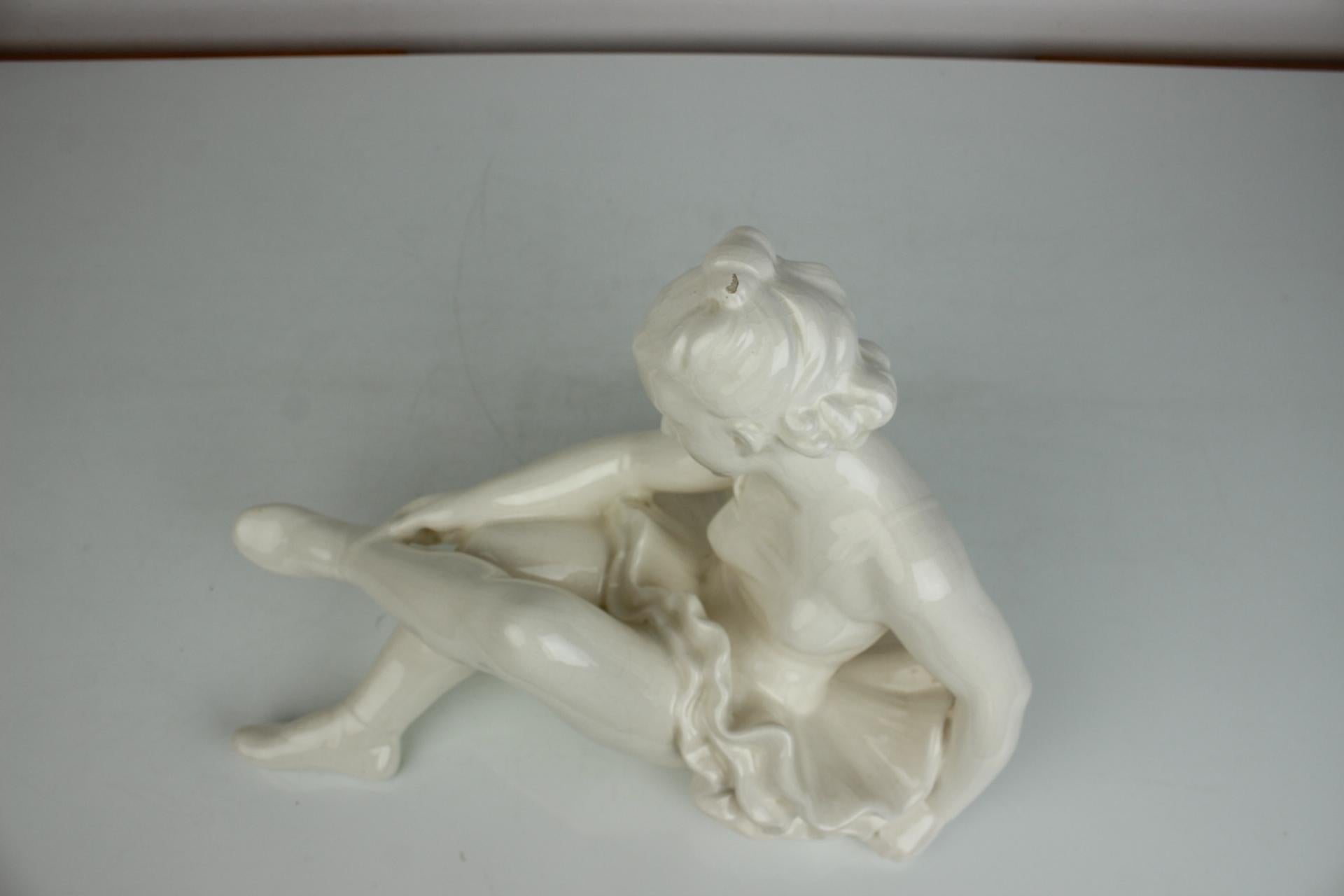 Porcelain Statue Ballerina, Czechoslovakia, 1962s For Sale 5
