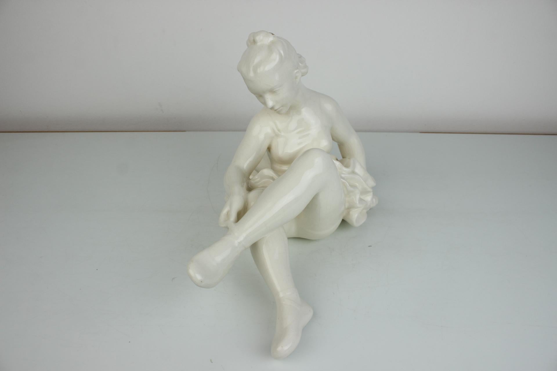 Mid-Century Modern Porcelain Statue Ballerina, Czechoslovakia, 1962s For Sale