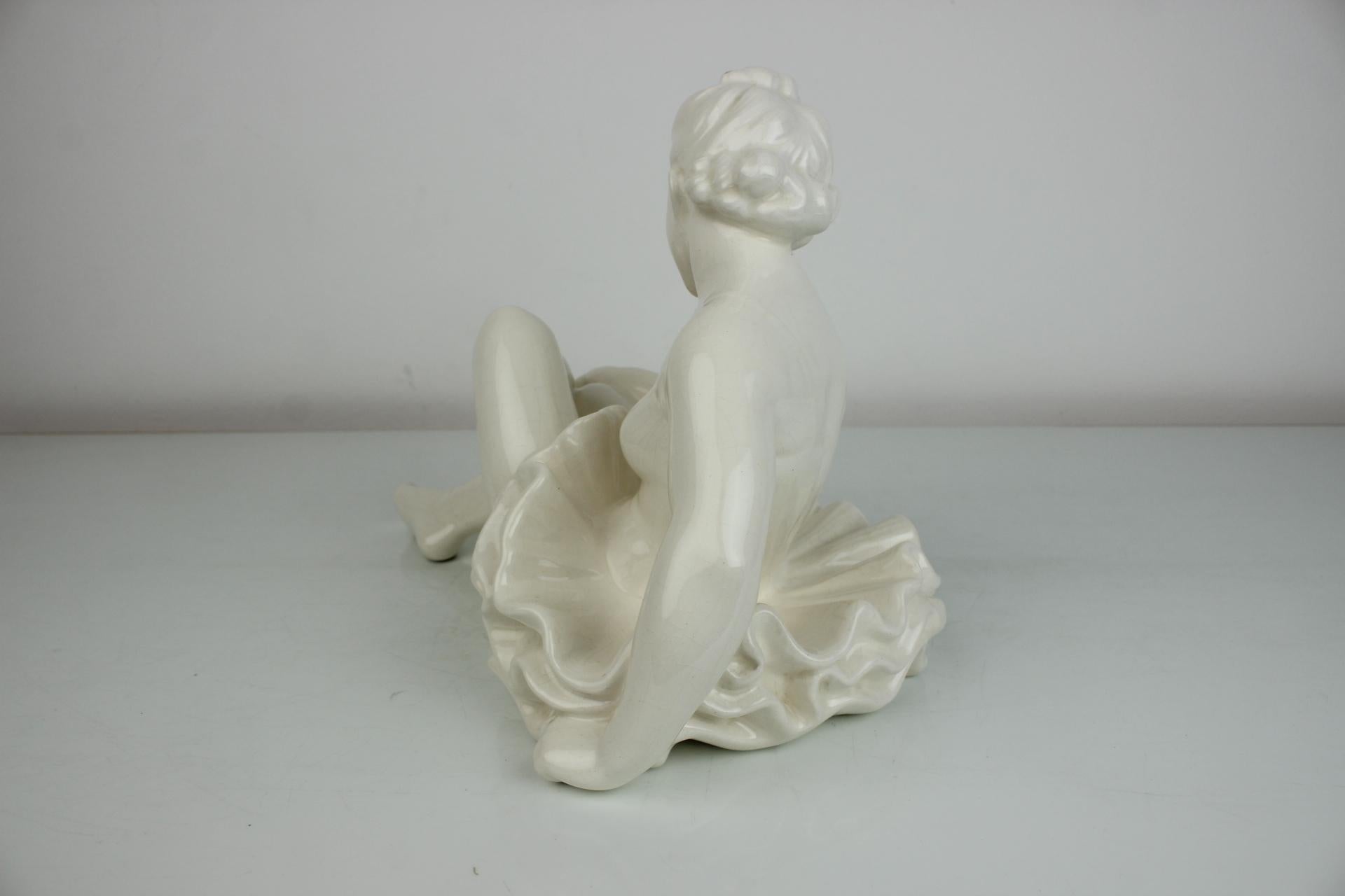 Porcelain Statue Ballerina, Czechoslovakia, 1962s For Sale 1