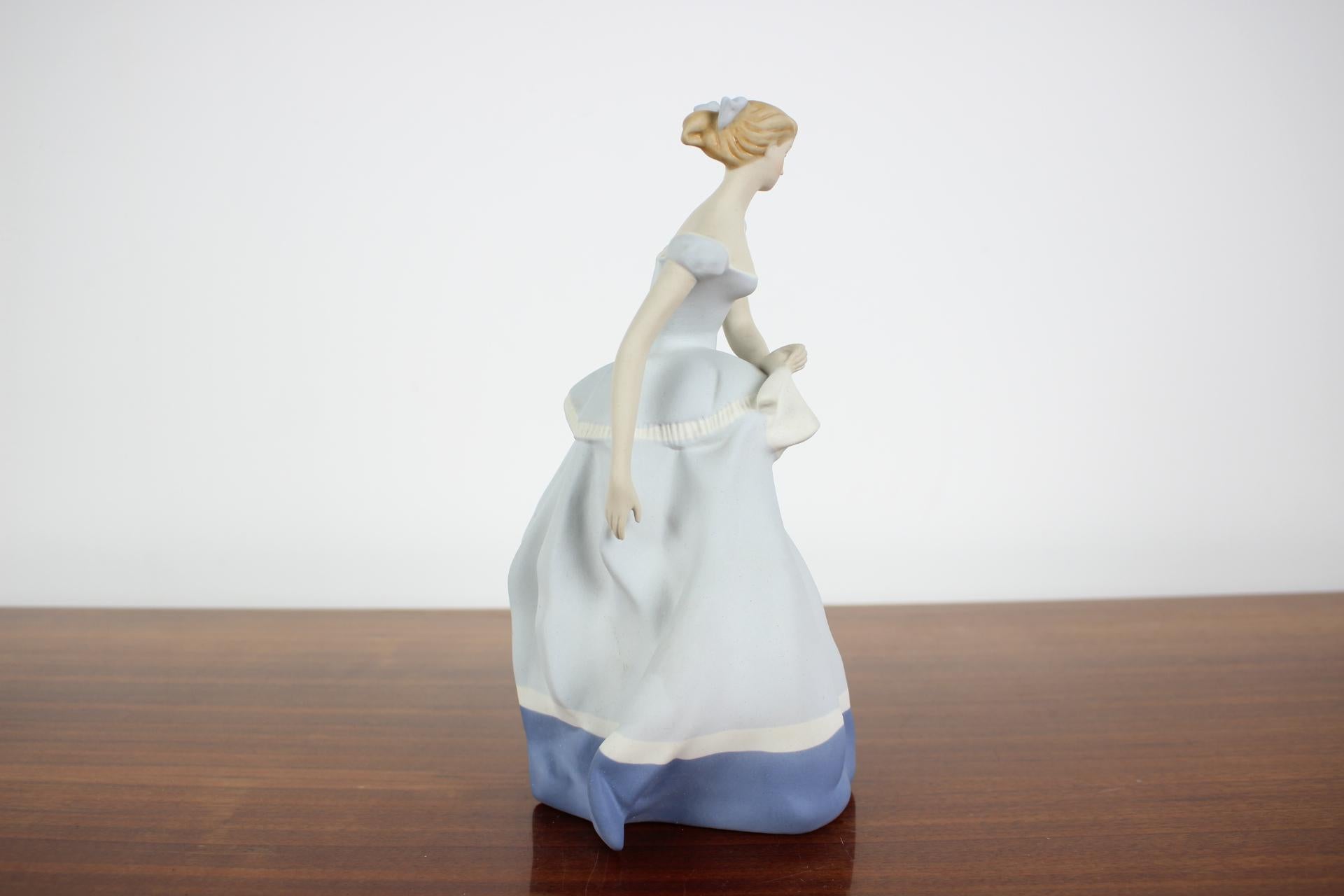 Mid-20th Century Porcelain Statue of a Woman, Royal Dux, 1960s For Sale