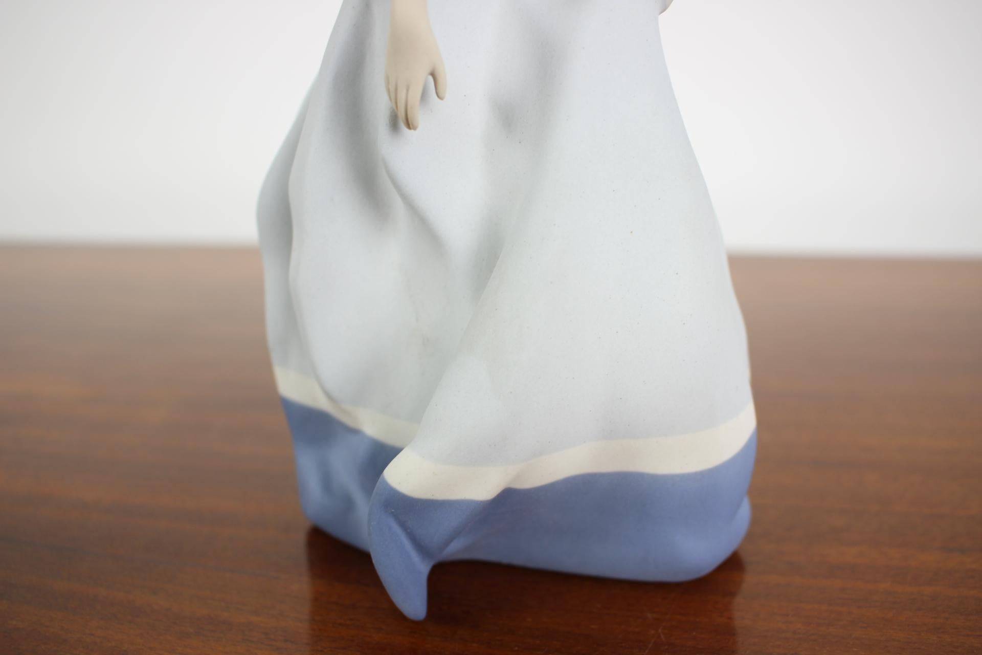 Porcelain Statue of a Woman, Royal Dux, 1960s For Sale 3