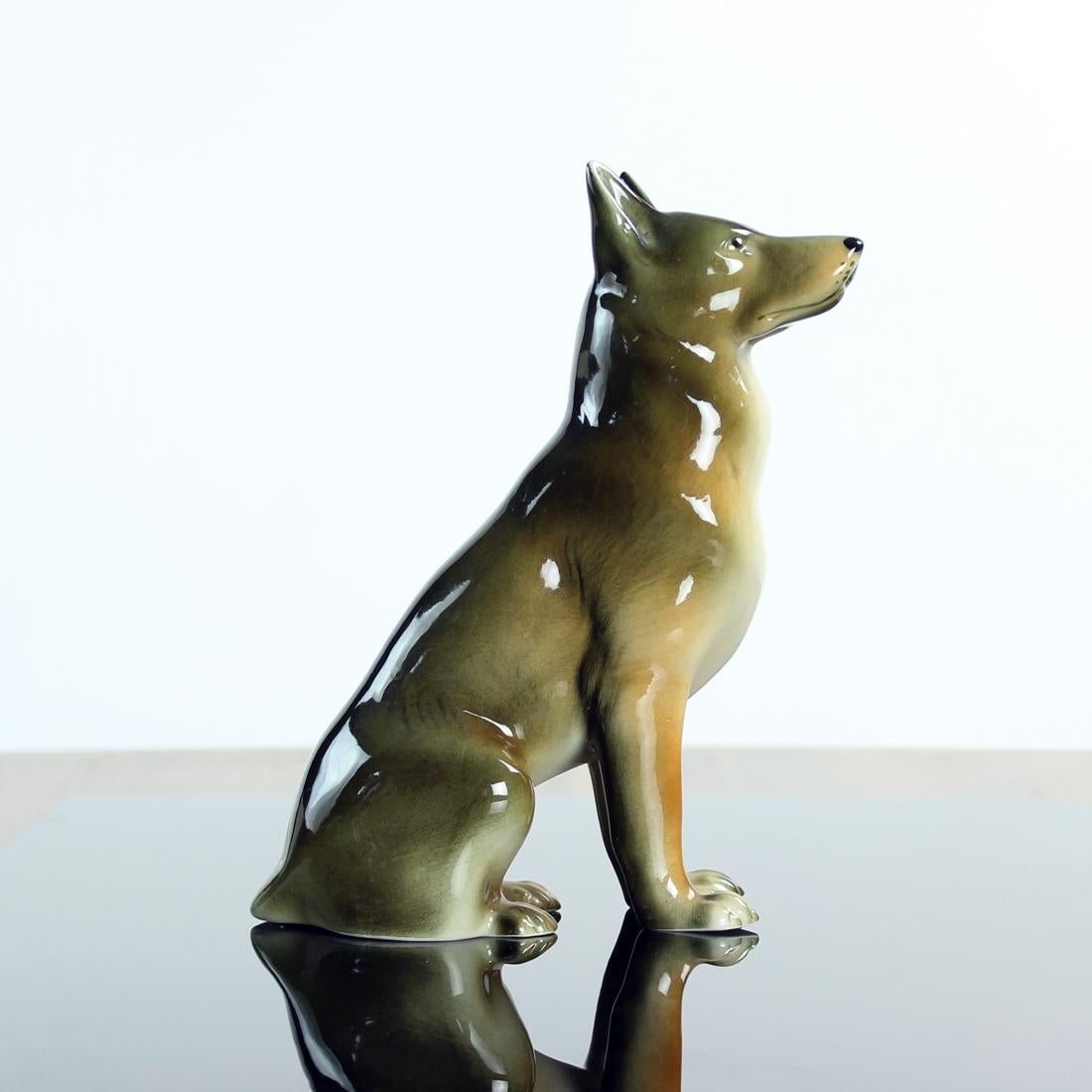 Porcelain Statue of German Shepard, Royal Dux, Czechoslovakia, 1960s In Excellent Condition For Sale In Zohor, SK