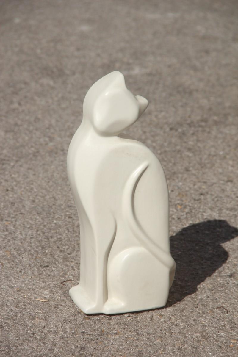 Fine XX secolo Gatto stilizzato in porcellana Produzione italiana Studiolinea COM 1970s Bianco in vendita