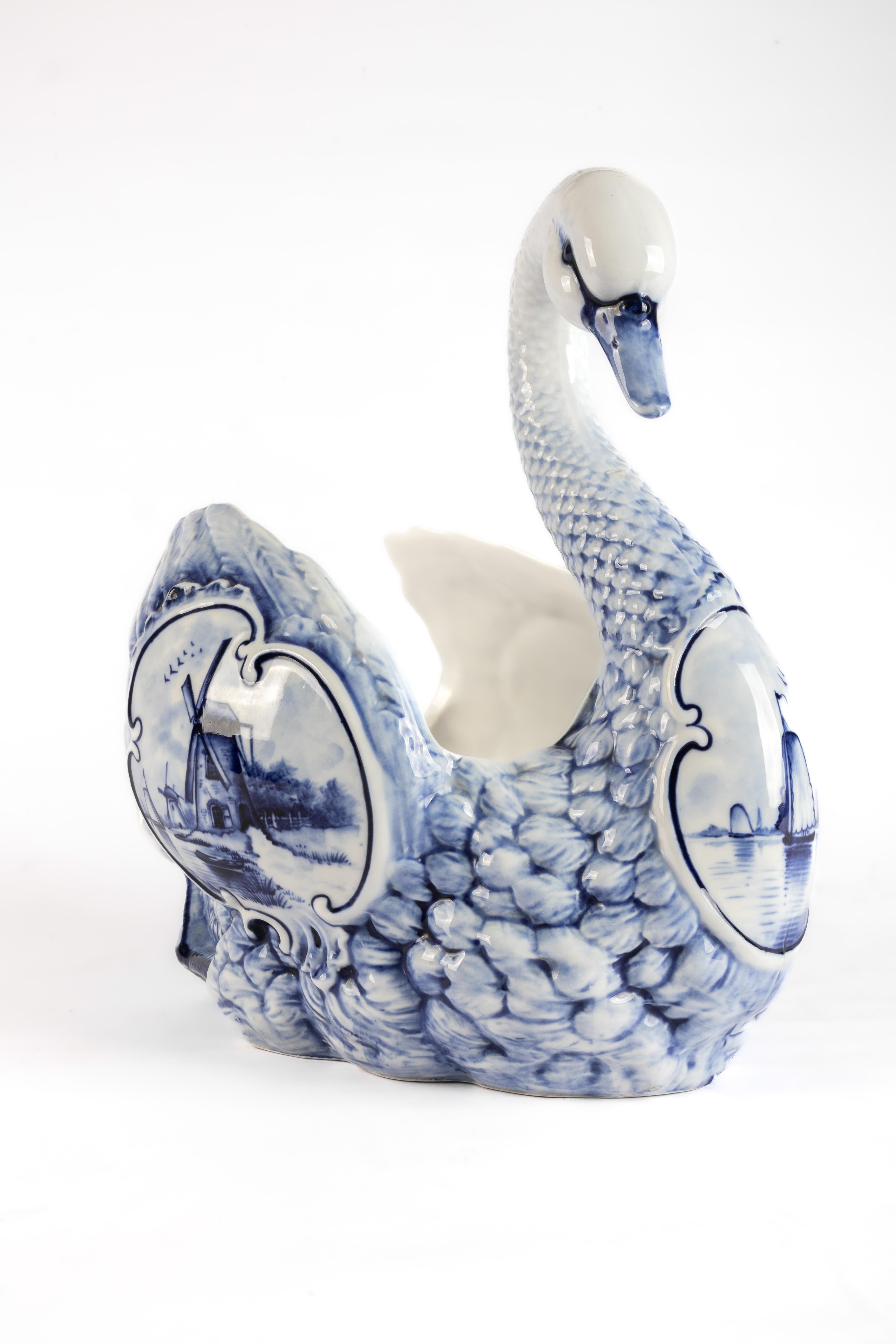 Jardinière en porcelaine au cygne de Rauenstein Thüringen en bleu de Delft en vente 3