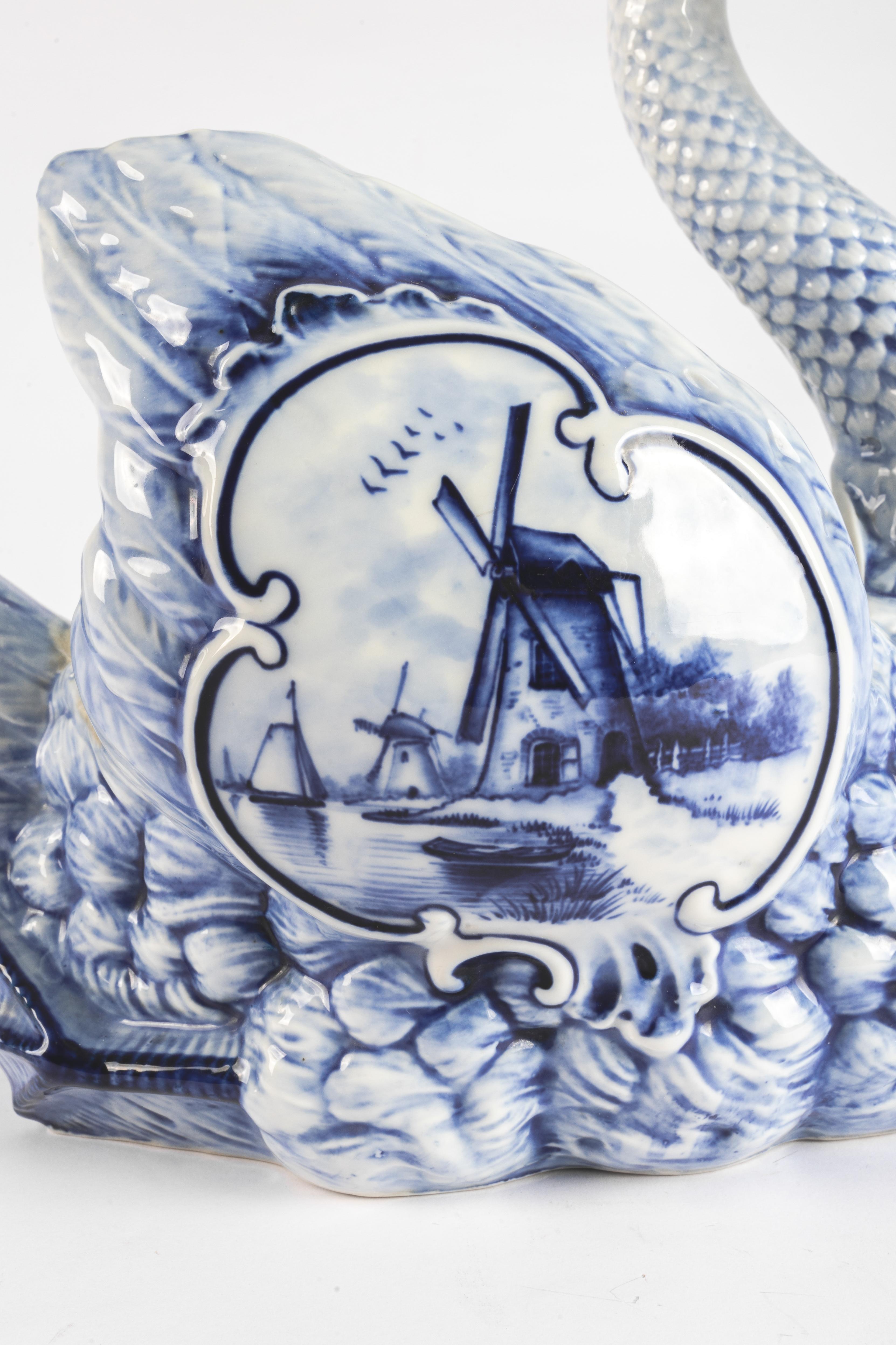 Jardinière en porcelaine au cygne de Rauenstein Thüringen en bleu de Delft en vente 4