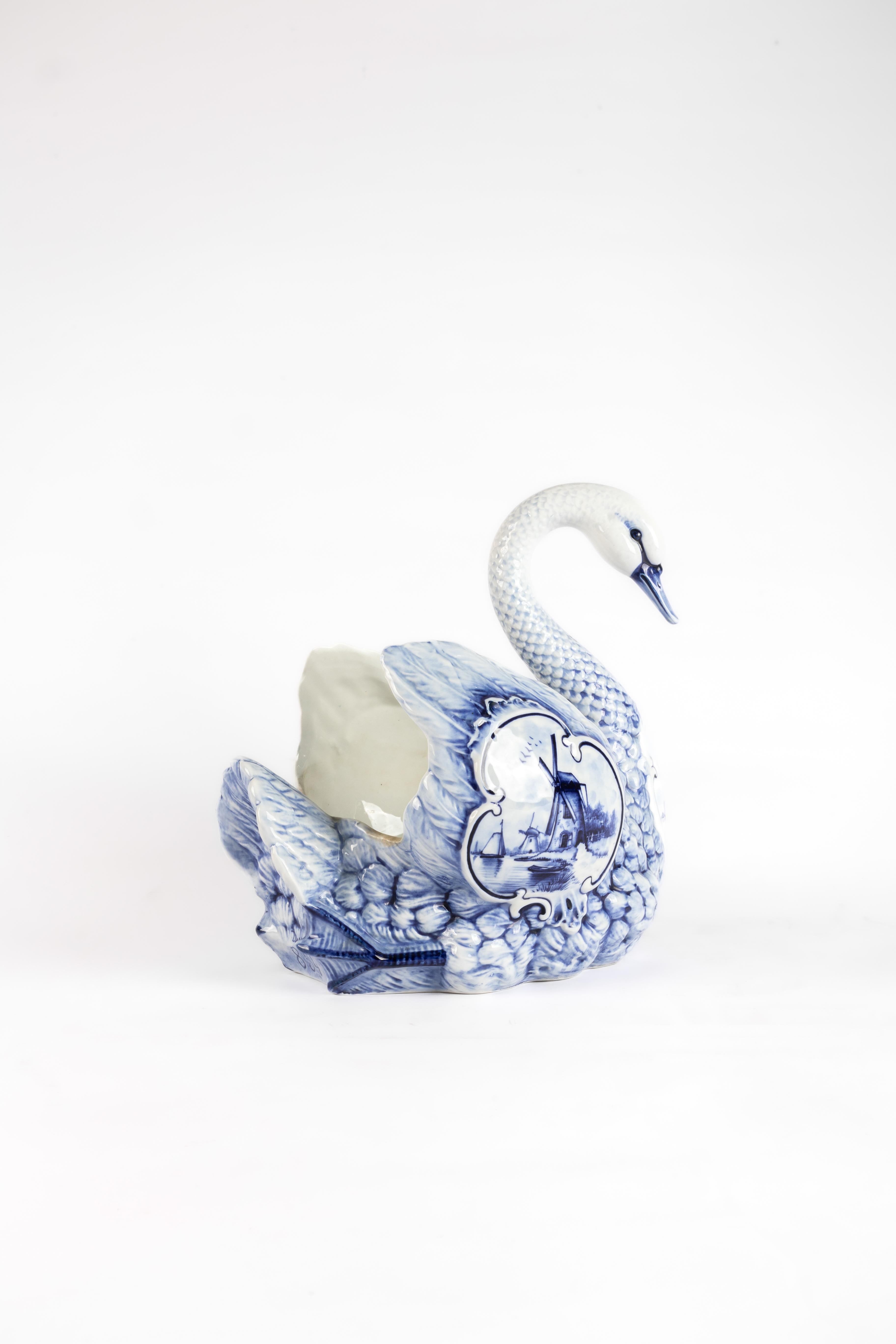 Néo-rococo Jardinière en porcelaine au cygne de Rauenstein Thüringen en bleu de Delft en vente