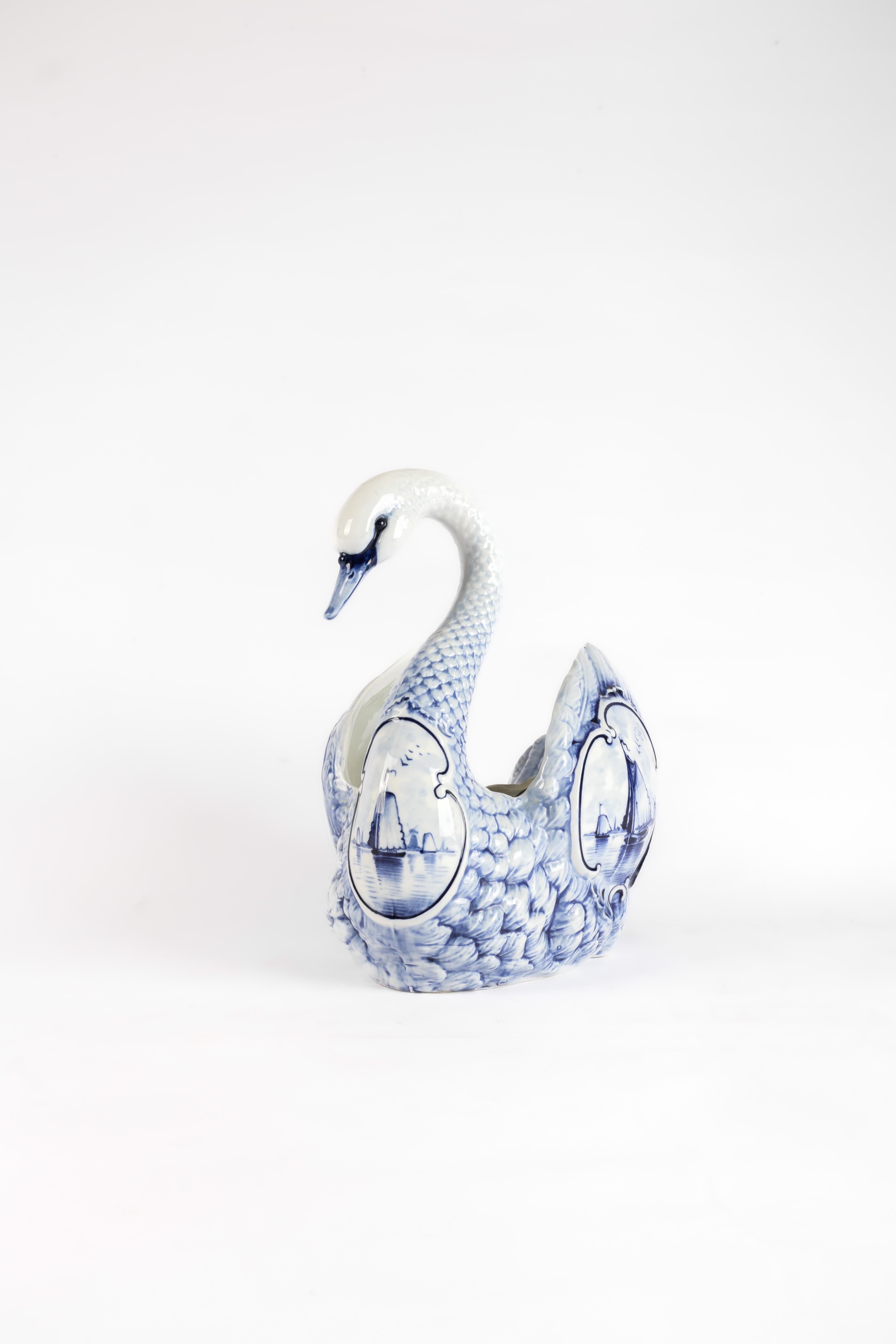 Jardinière en porcelaine au cygne de Rauenstein Thüringen en bleu de Delft Bon état - En vente à Zemst, BE