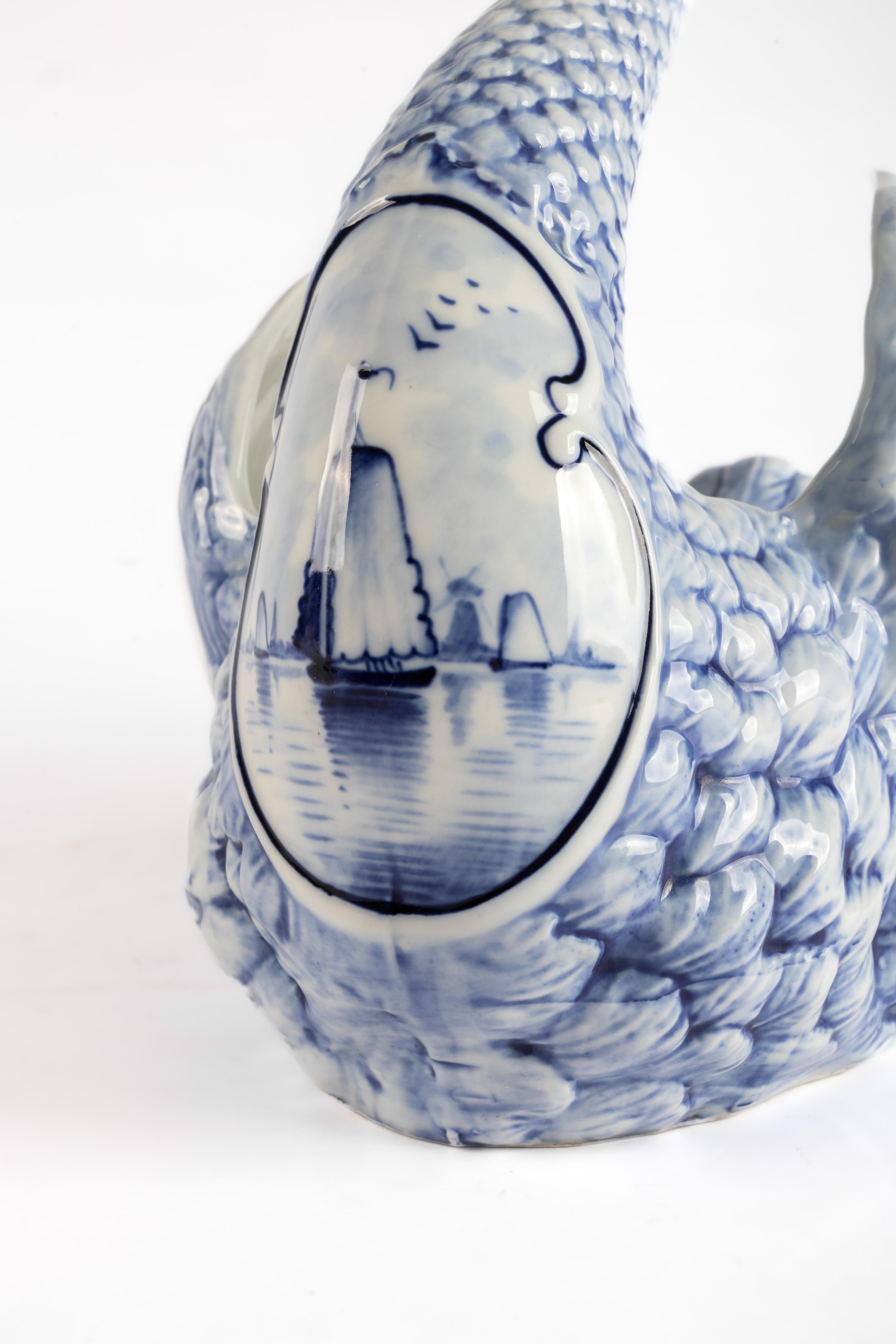 Jardinière en porcelaine au cygne de Rauenstein Thüringen en bleu de Delft en vente 1