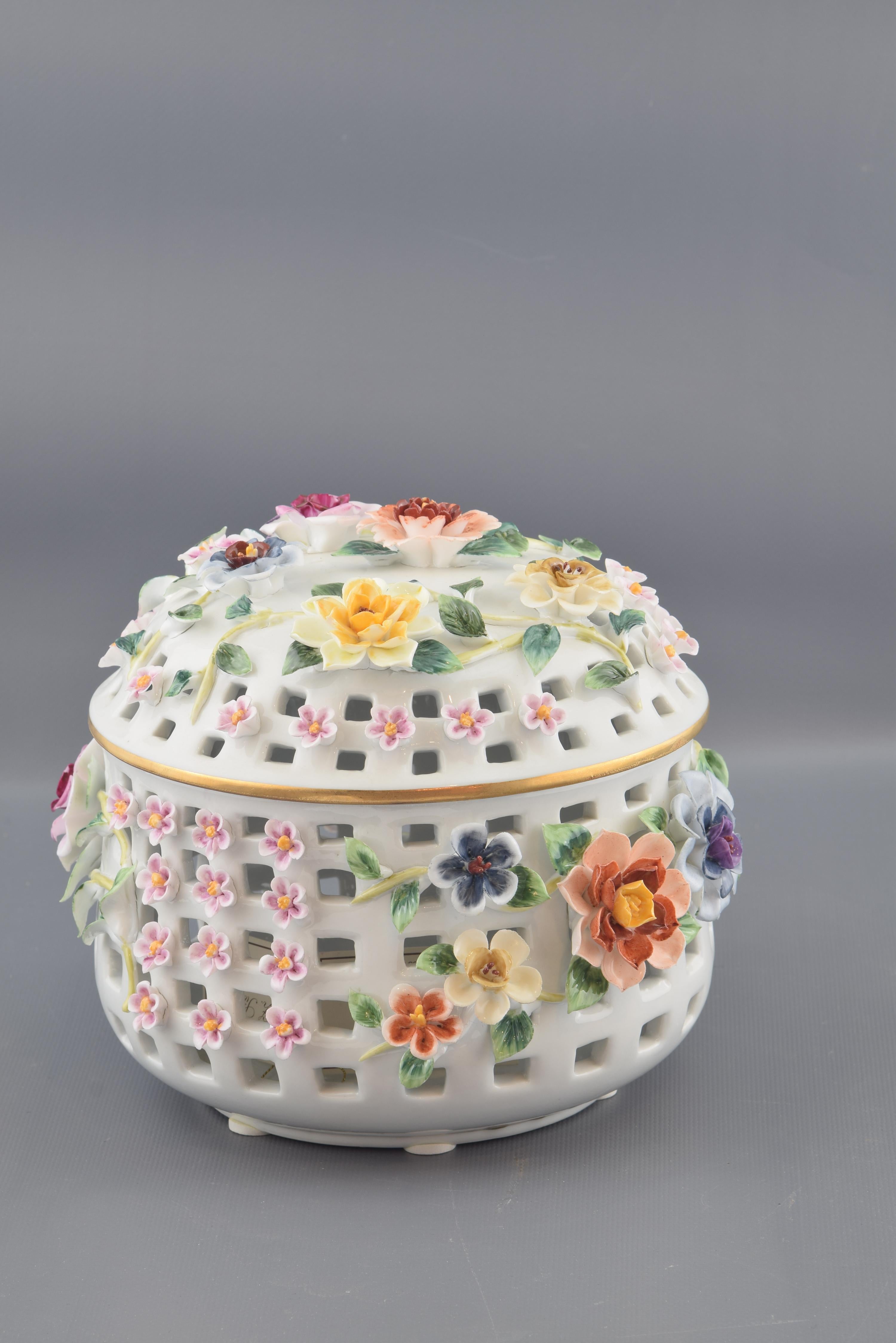 European Porcelain Sweet Box with Flowers, after Models from Sèvres 'France'