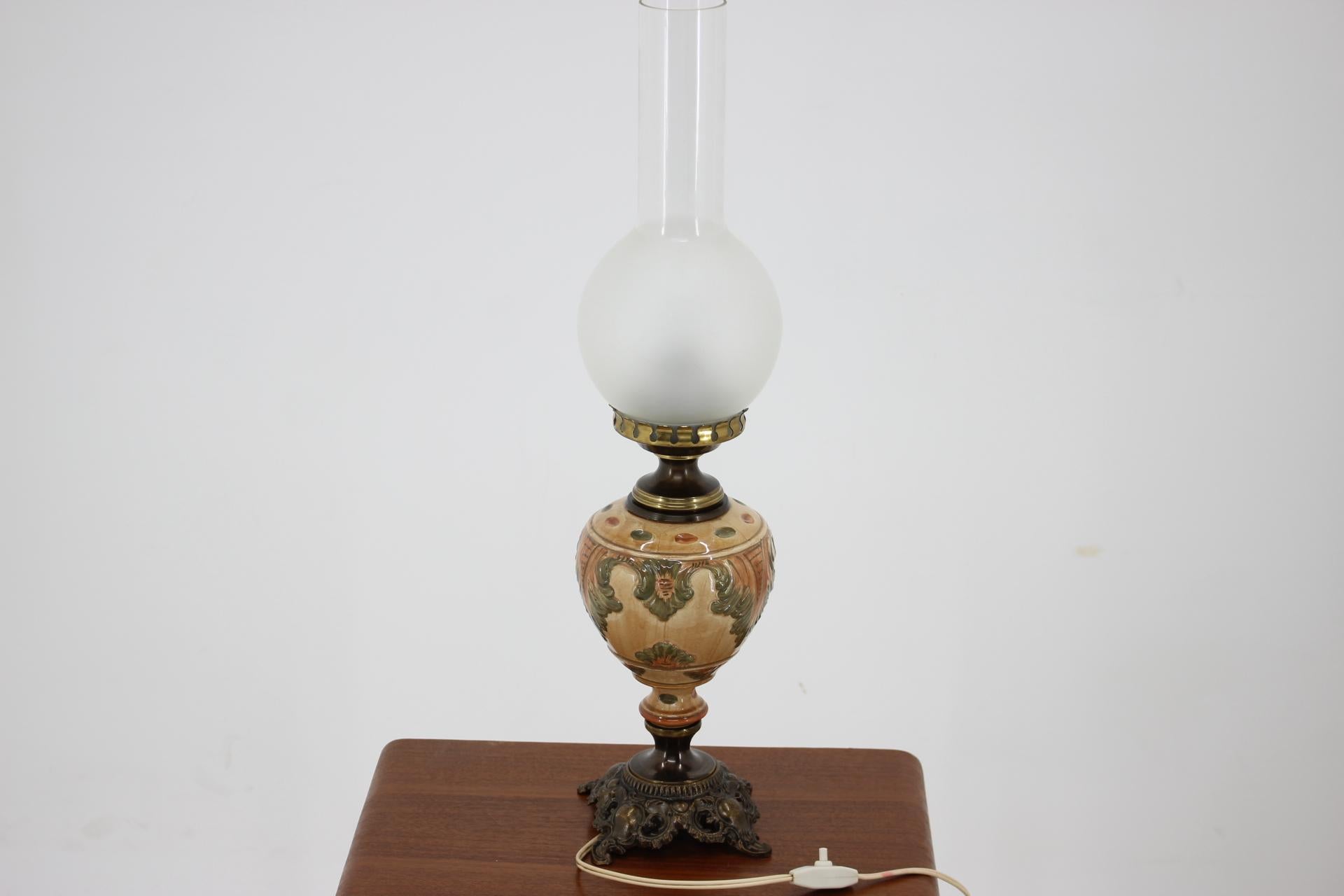 Lampe de table en porcelaine:: années 1950 en vente 1