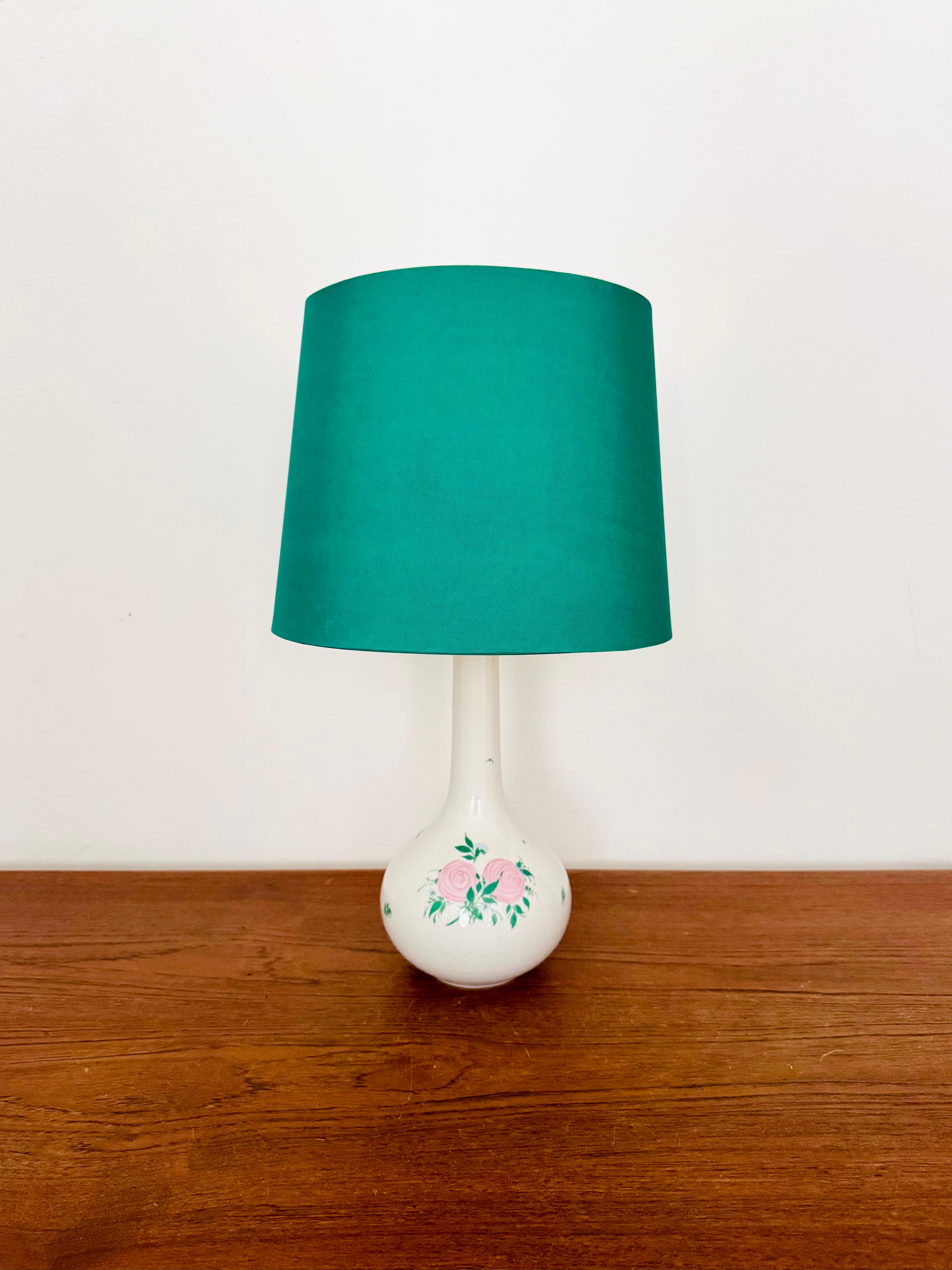 Impressive porcelain table lamp from the 1960s.
Extremely high-quality workmanship and very beautiful design.
The original silk lampshade creates a particularly beautiful lighting atmosphere.

Designed by Björn Wiinblad
Manufacturer: Rosenthal