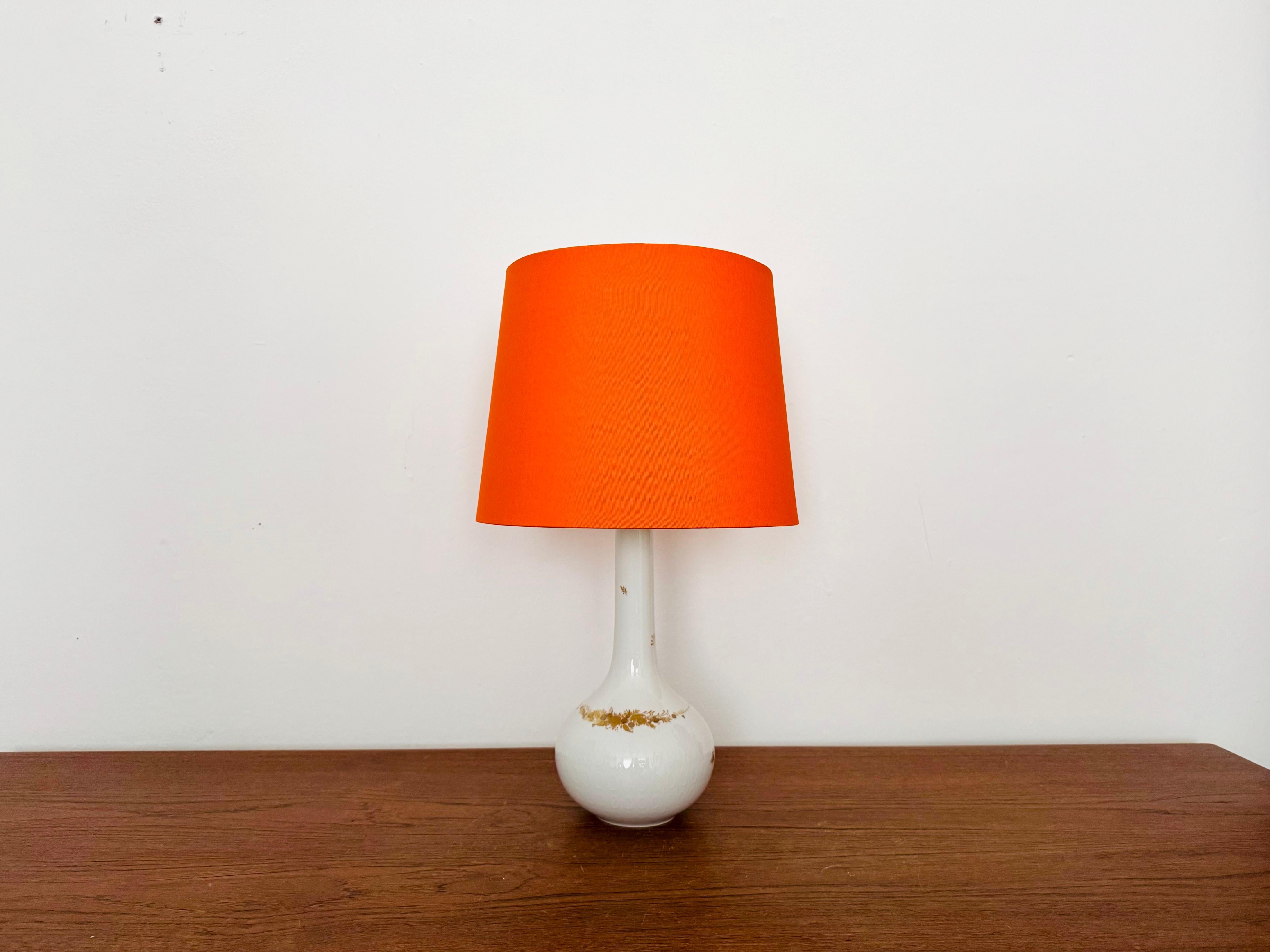 Impressive porcelain table lamp from the 1960s.
Extremely high-quality workmanship and very beautiful design.
The original silk lampshade creates a particularly beautiful lighting atmosphere.

Designed by Björn Wiinblad
Manufacturer: Rosenthal