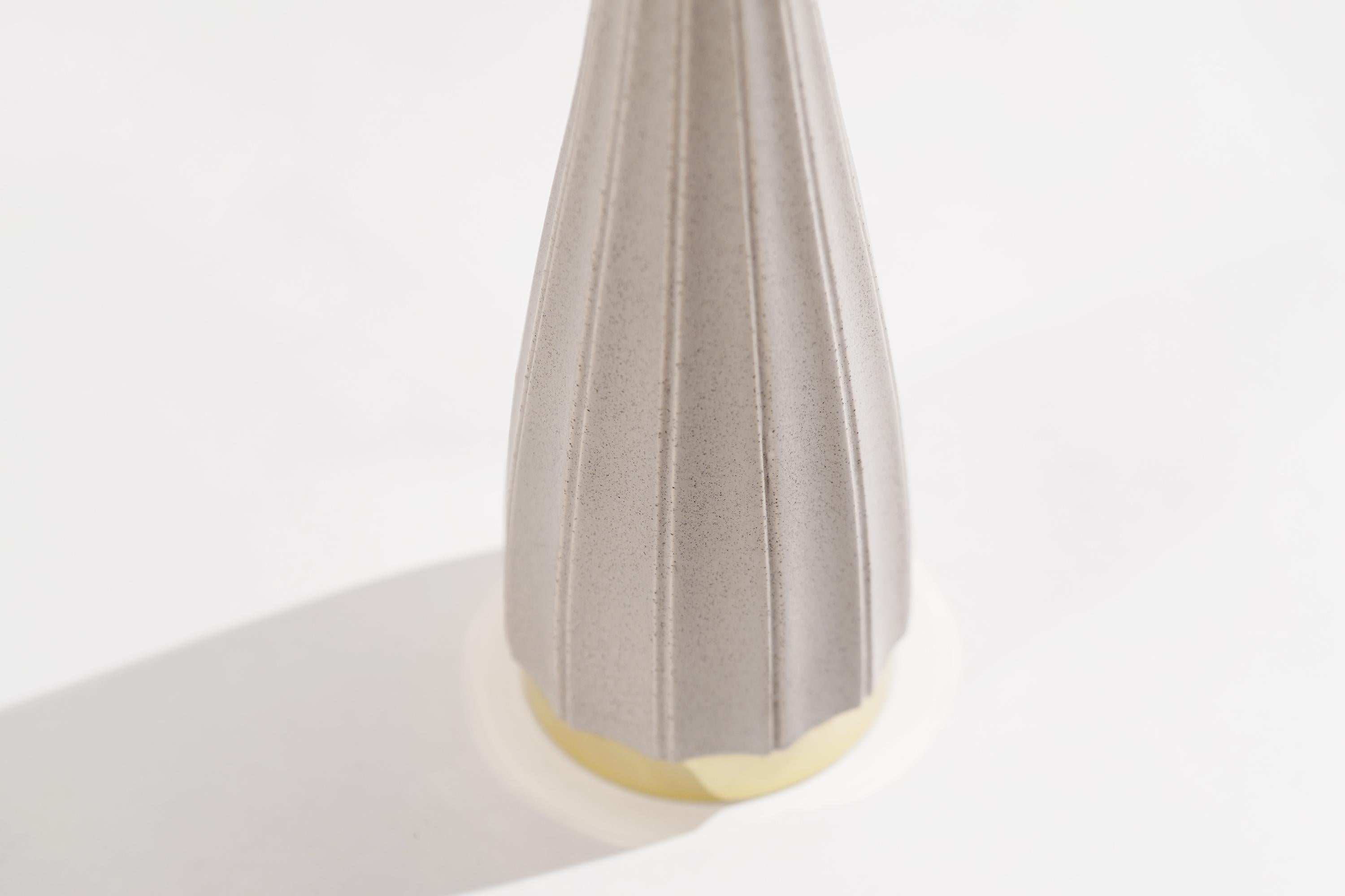 Lampada da tavolo in porcellana di Gerald Thurston per Lightolier, anni '50 in vendita 4