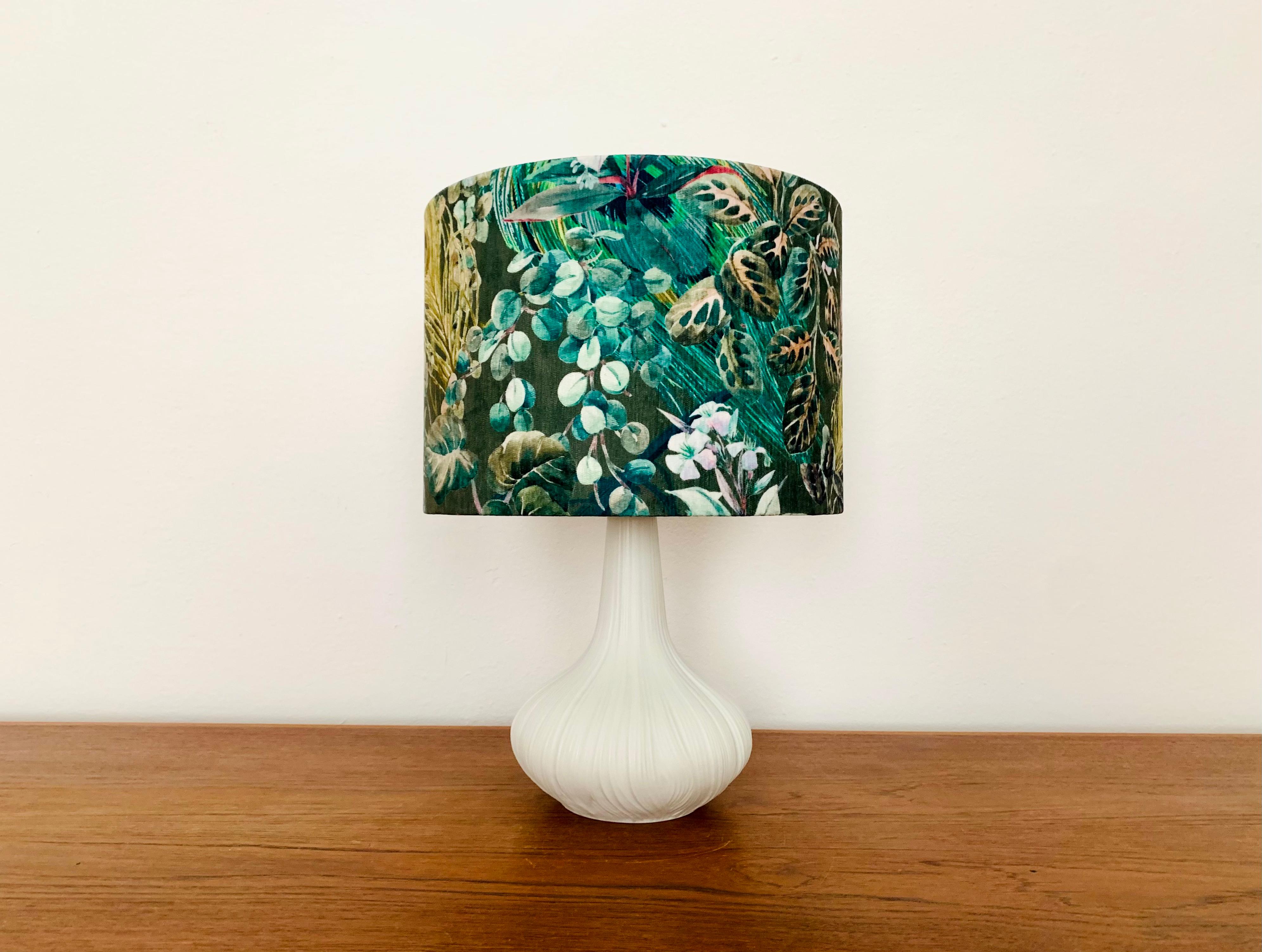 Impressive porcelain table lamp from the 1960s.
Extremely high-quality workmanship and very beautiful design.

Manufacturer: Rosenthal Studio Line

Condition:

Very good vintage condition with minimal signs of wear.
The lampshade is new.

The