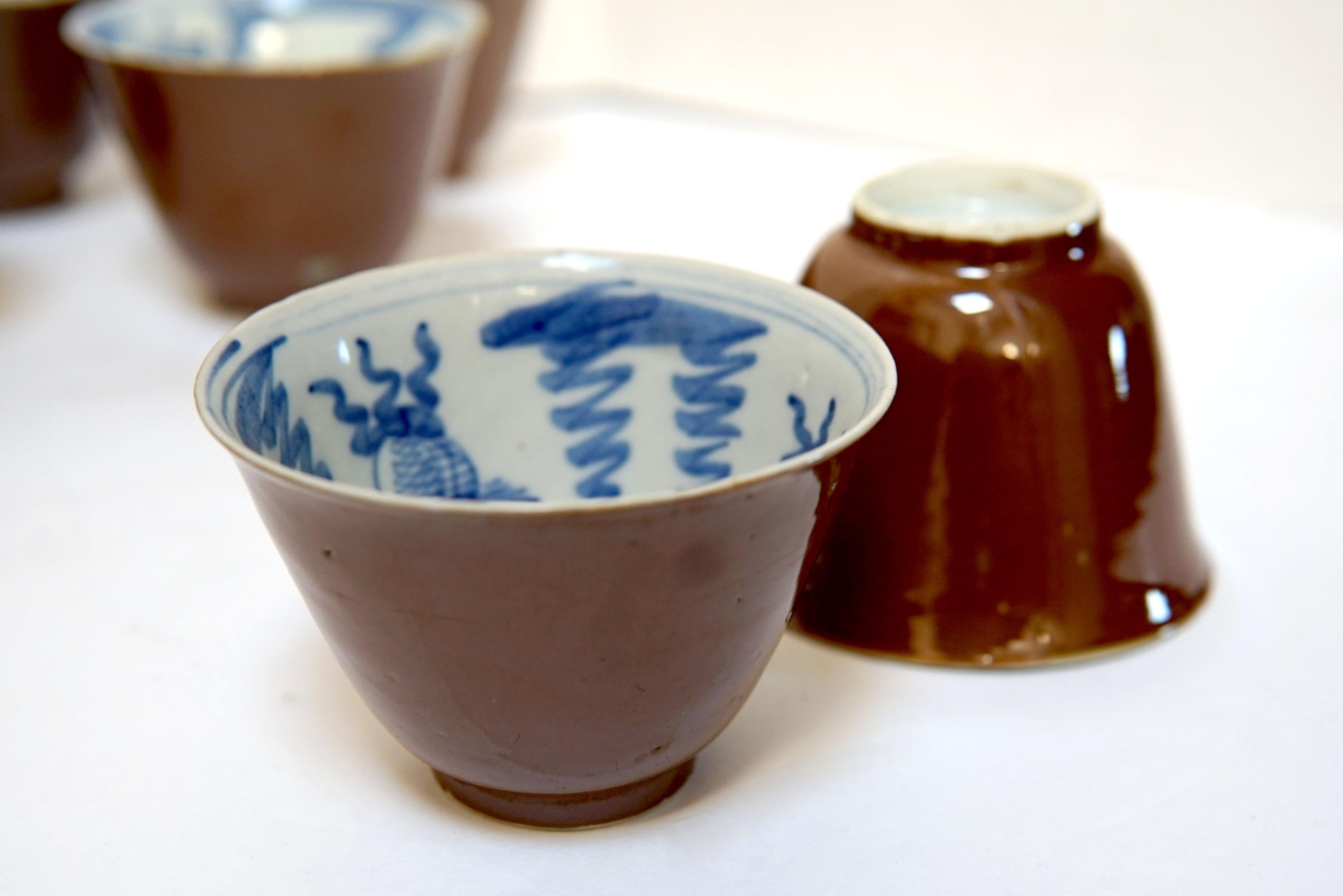 Est asiatique Bols à thé en porcelaine bleu et blanc vintage avec théière hexagonale en argent japonais en vente