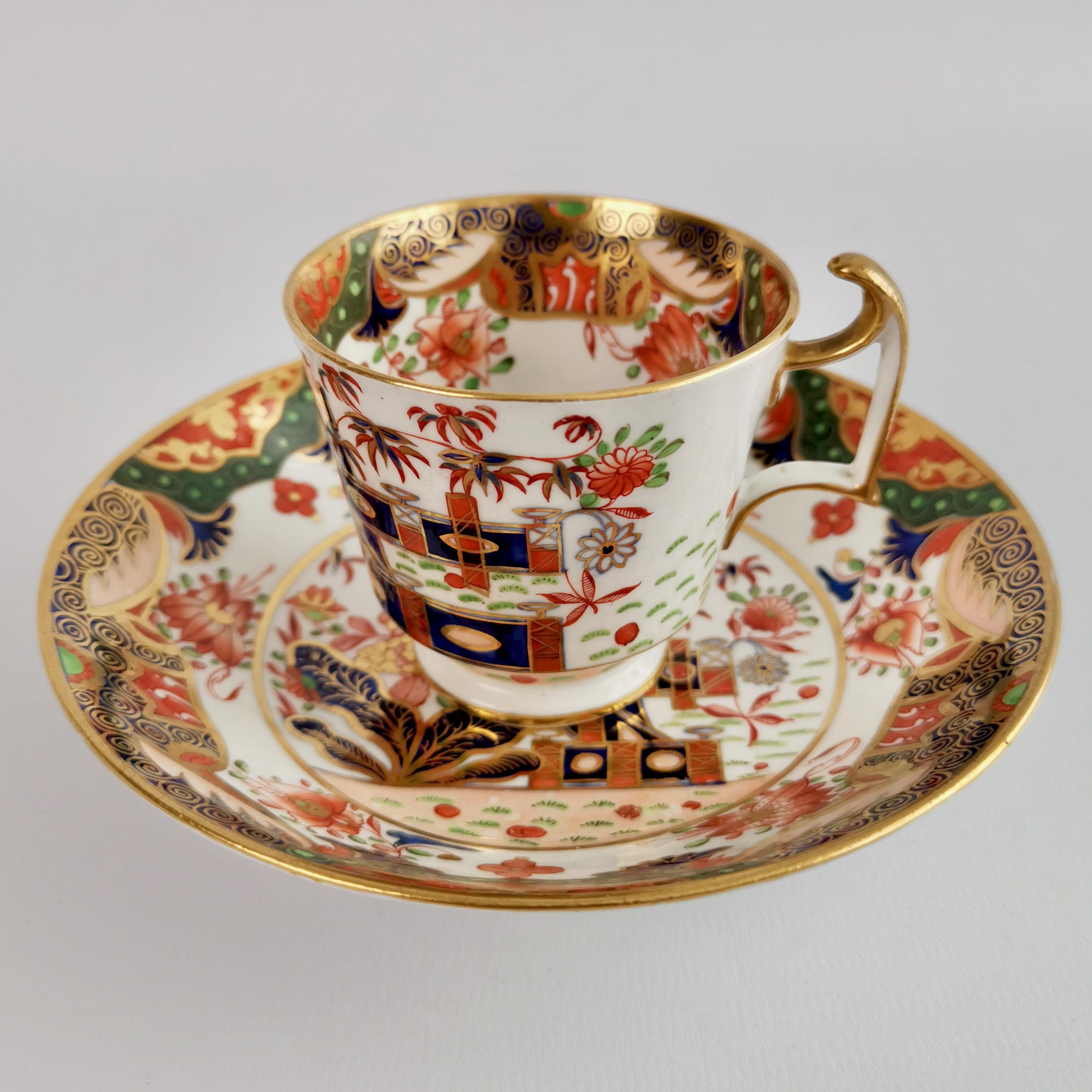 Hand-Painted Porcelain Teacup Trio, Spode Imari Tobacco Leaf Patt. 967, Regency ca 1815