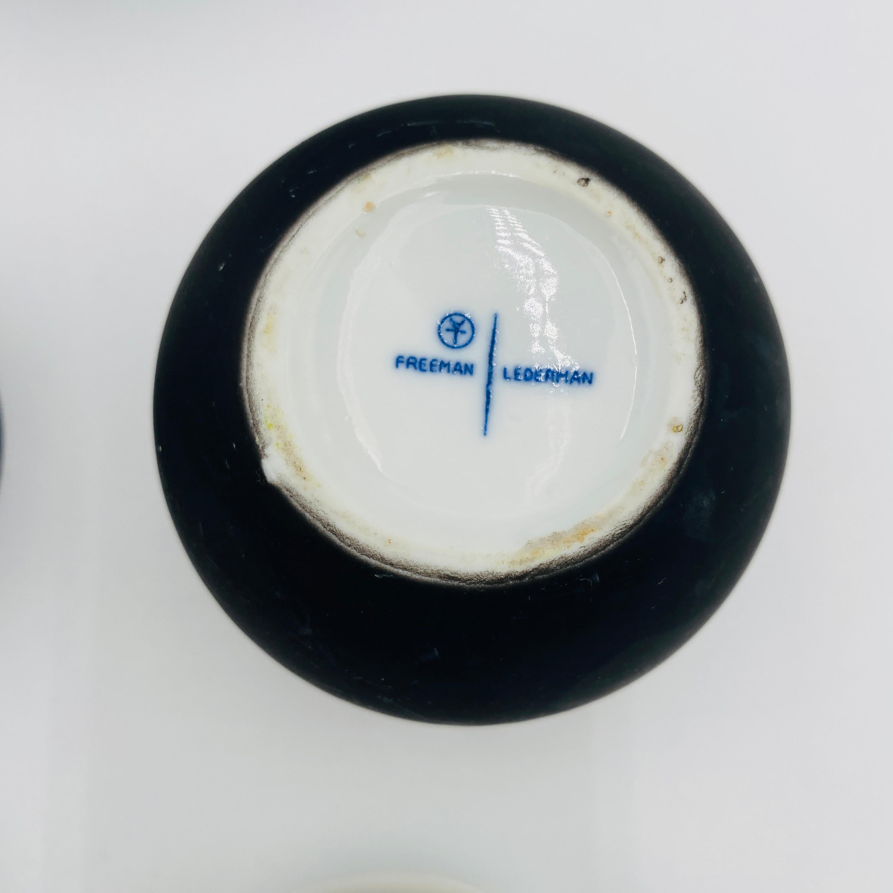 Tetera de porcelana, crema y azúcar de Lagardo Tackett para Freeman Lederman en venta 7
