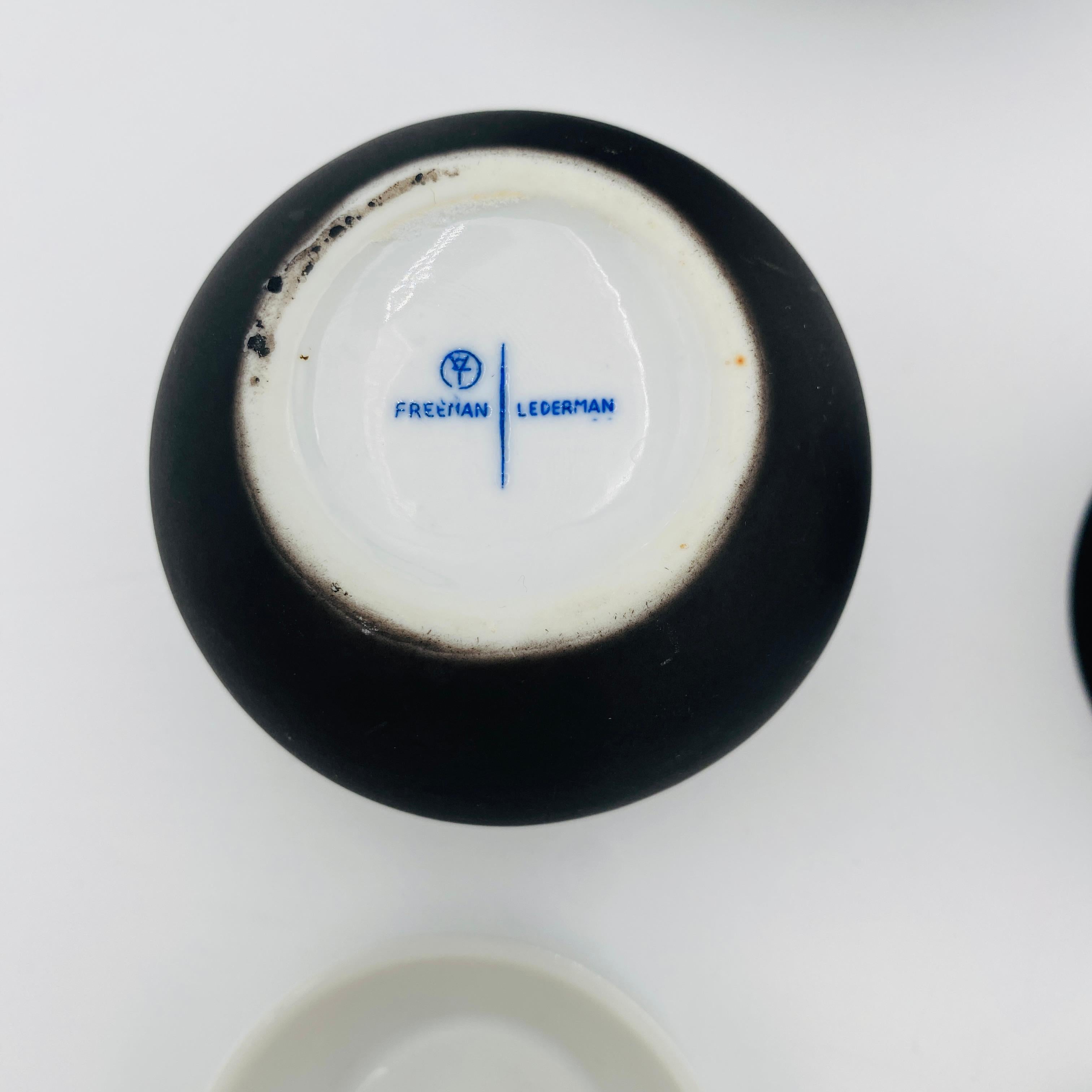 Tetera de porcelana, crema y azúcar de Lagardo Tackett para Freeman Lederman en venta 8