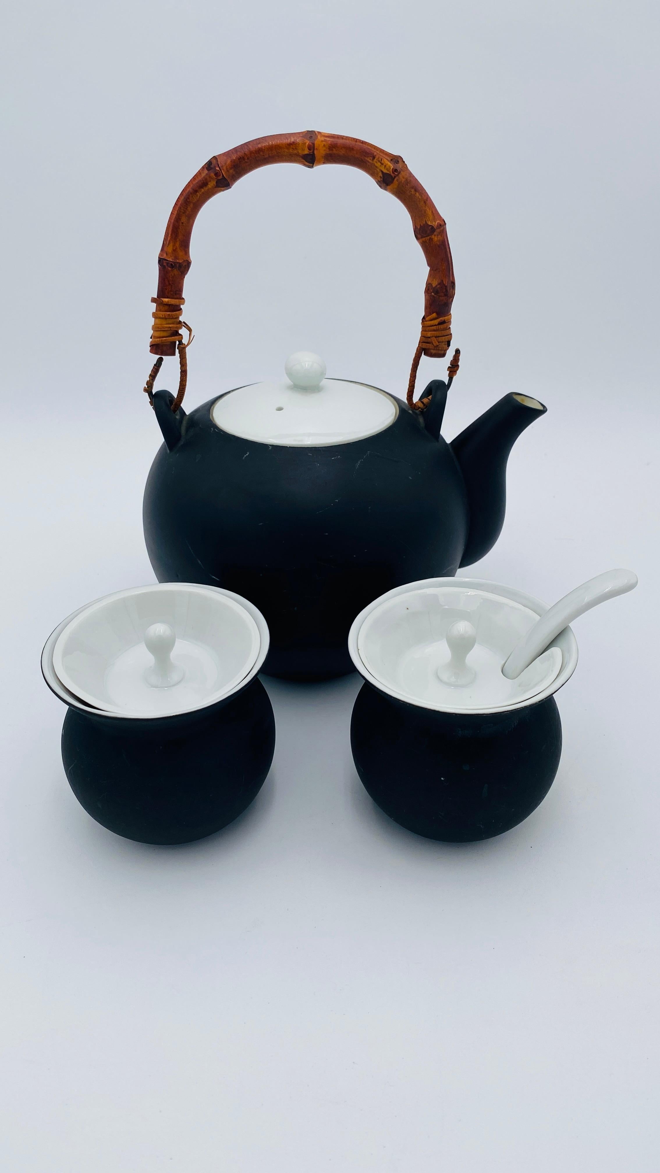 Tetera de porcelana, crema y azúcar de Lagardo Tackett para Freeman Lederman en venta 9