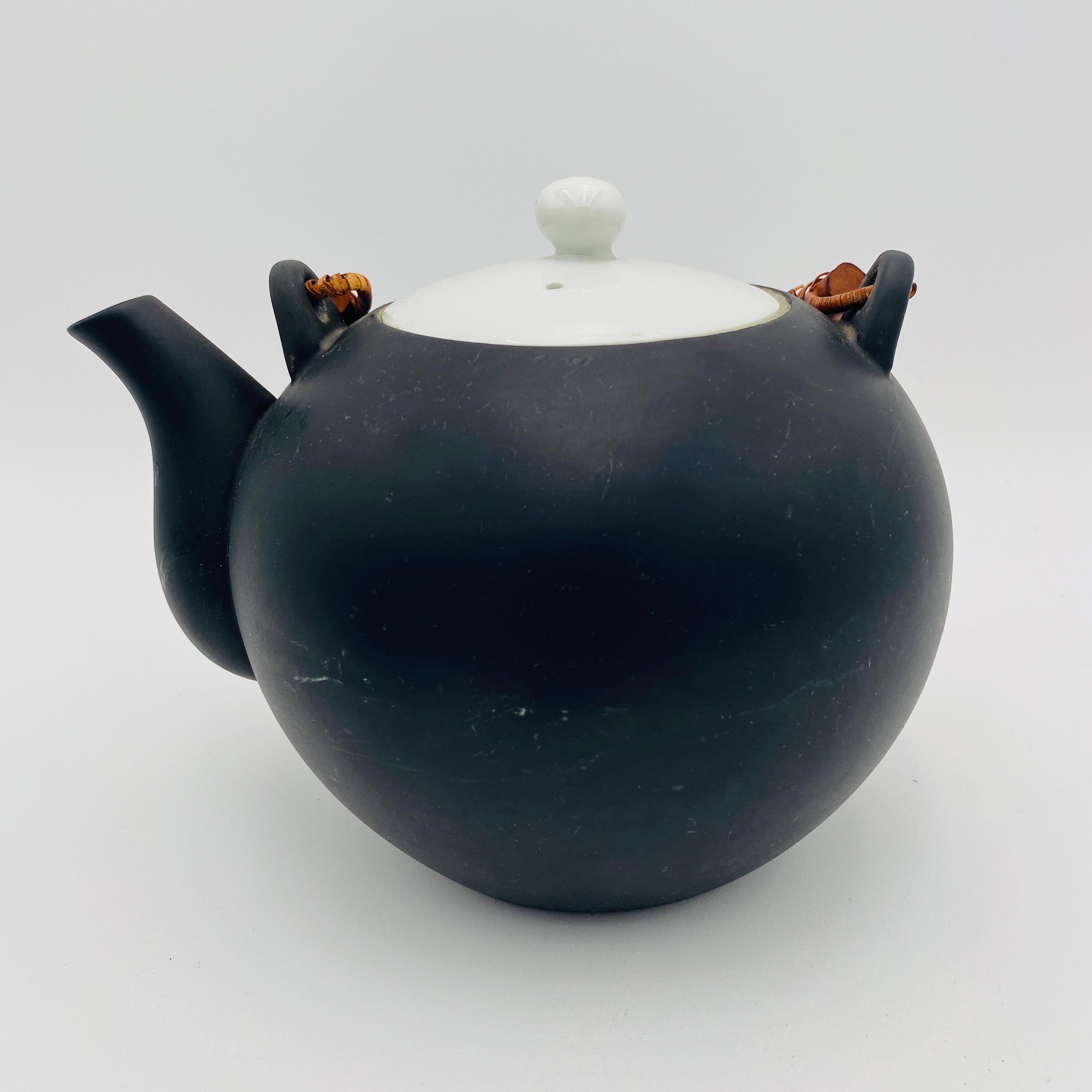 Tetera de porcelana, crema y azúcar de Lagardo Tackett para Freeman Lederman Porcelana en venta