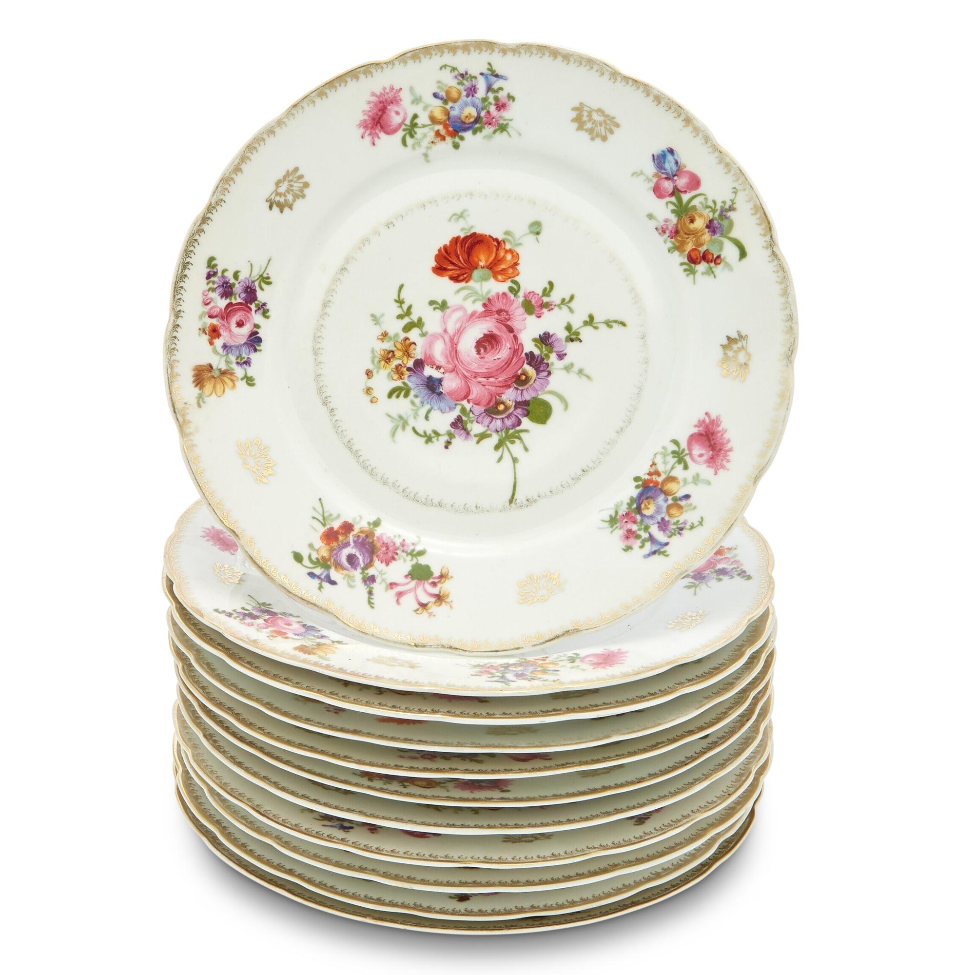 Porcelain Transfer Decorate / Gilt  Dinner Service Plate For 11 People For Sale 5