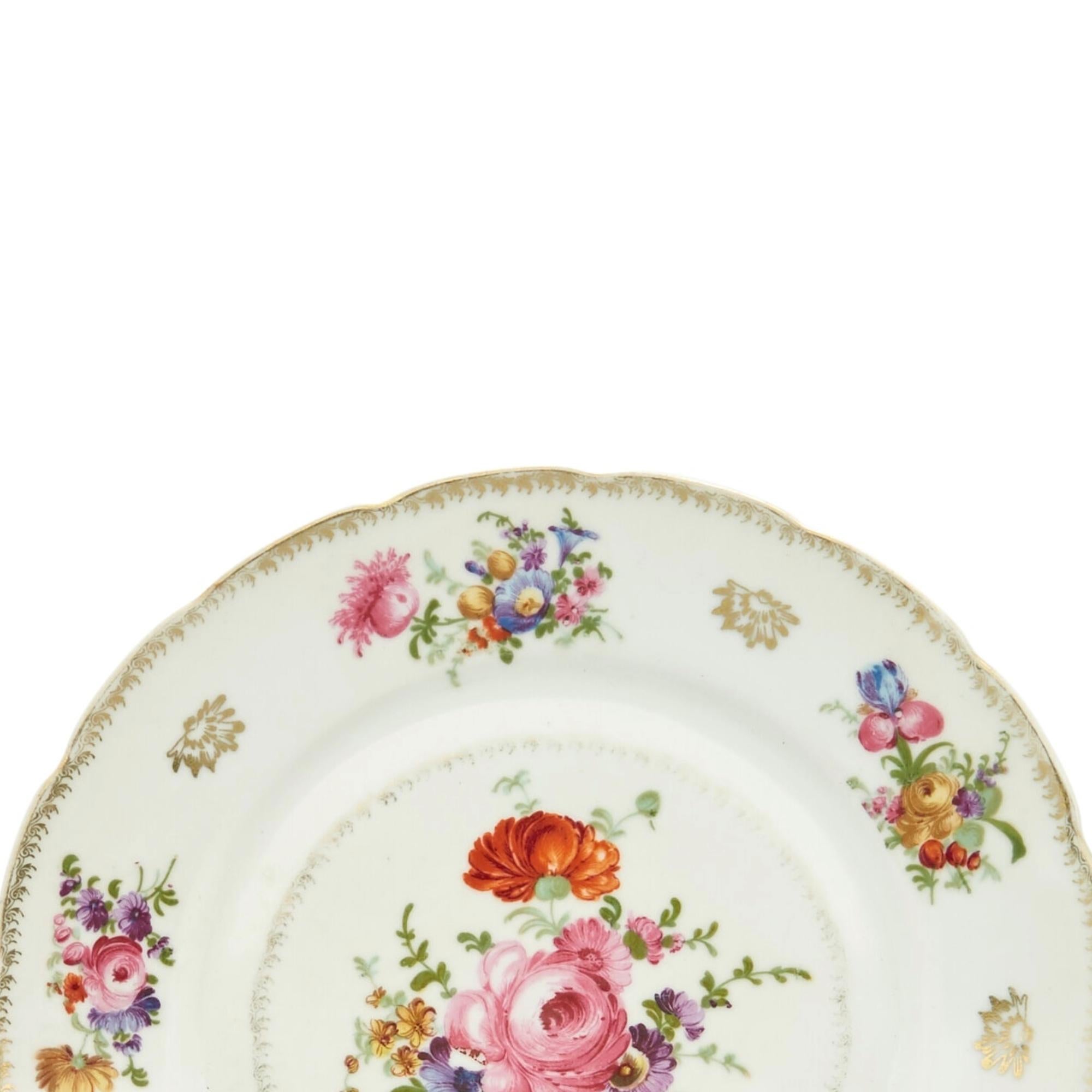 Porcelain Transfer Decorate / Gilt  Dinner Service Plate For 11 People For Sale 2