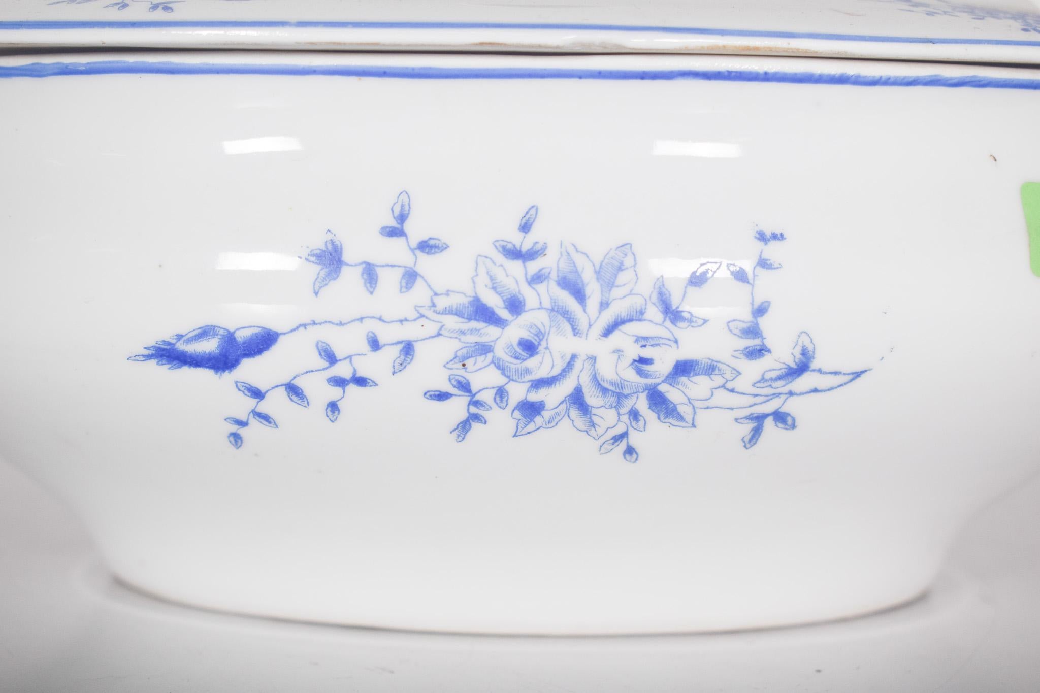 Portugais Soupière en porcelaine de Vista Alegre, Portugal en vente