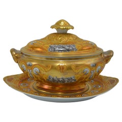 Sopera de porcelana con polvo de oro y pintada a mano, Vista Alegre