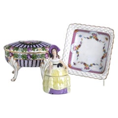 Porcelain - Two boxes and a small dish - 19th century