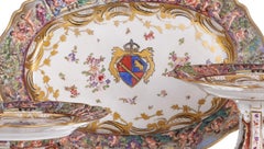 Porcelain - Two fruit bowls and a serving dish