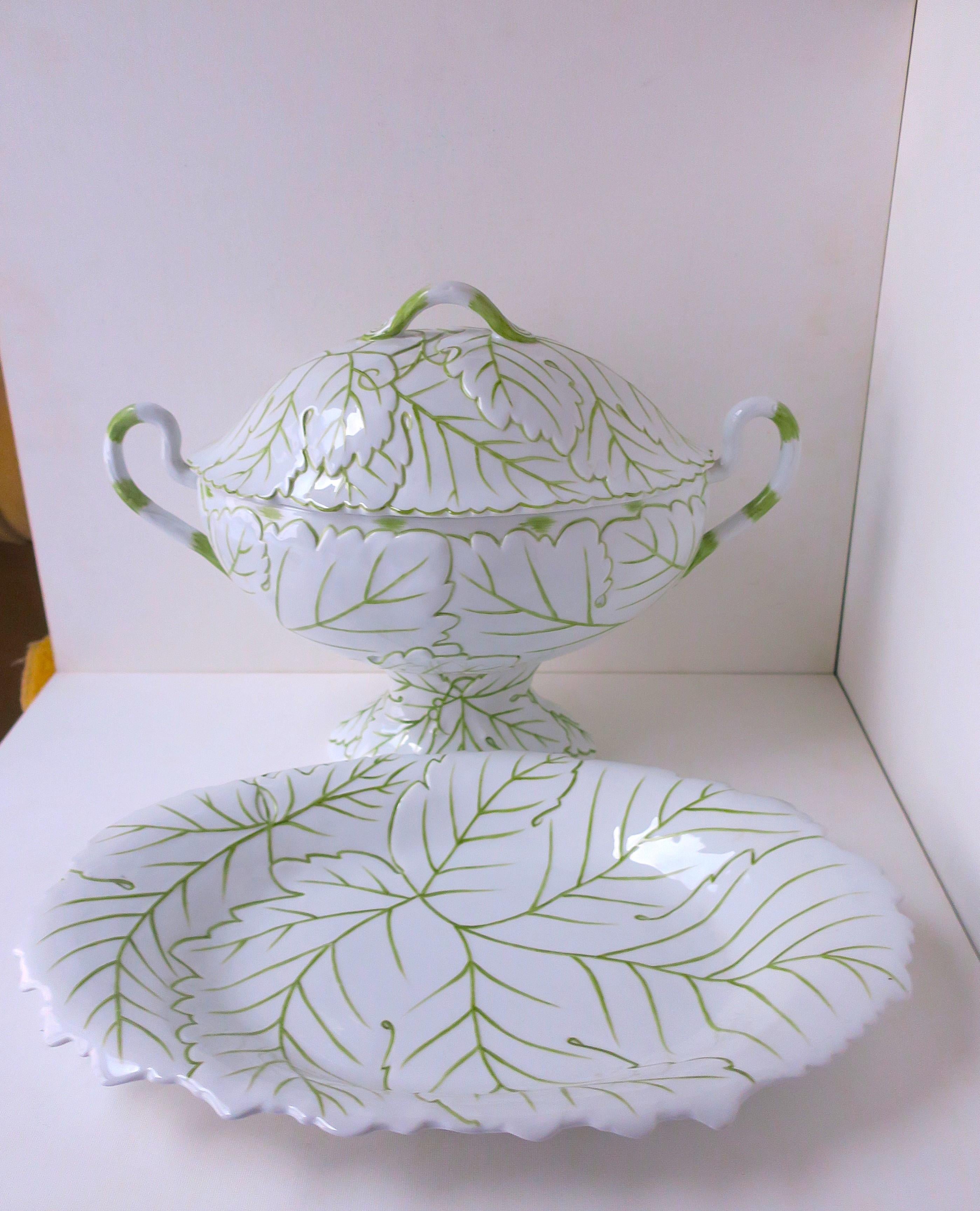 Porcelain Urn Centerpiece Leaf Design For Sale 6