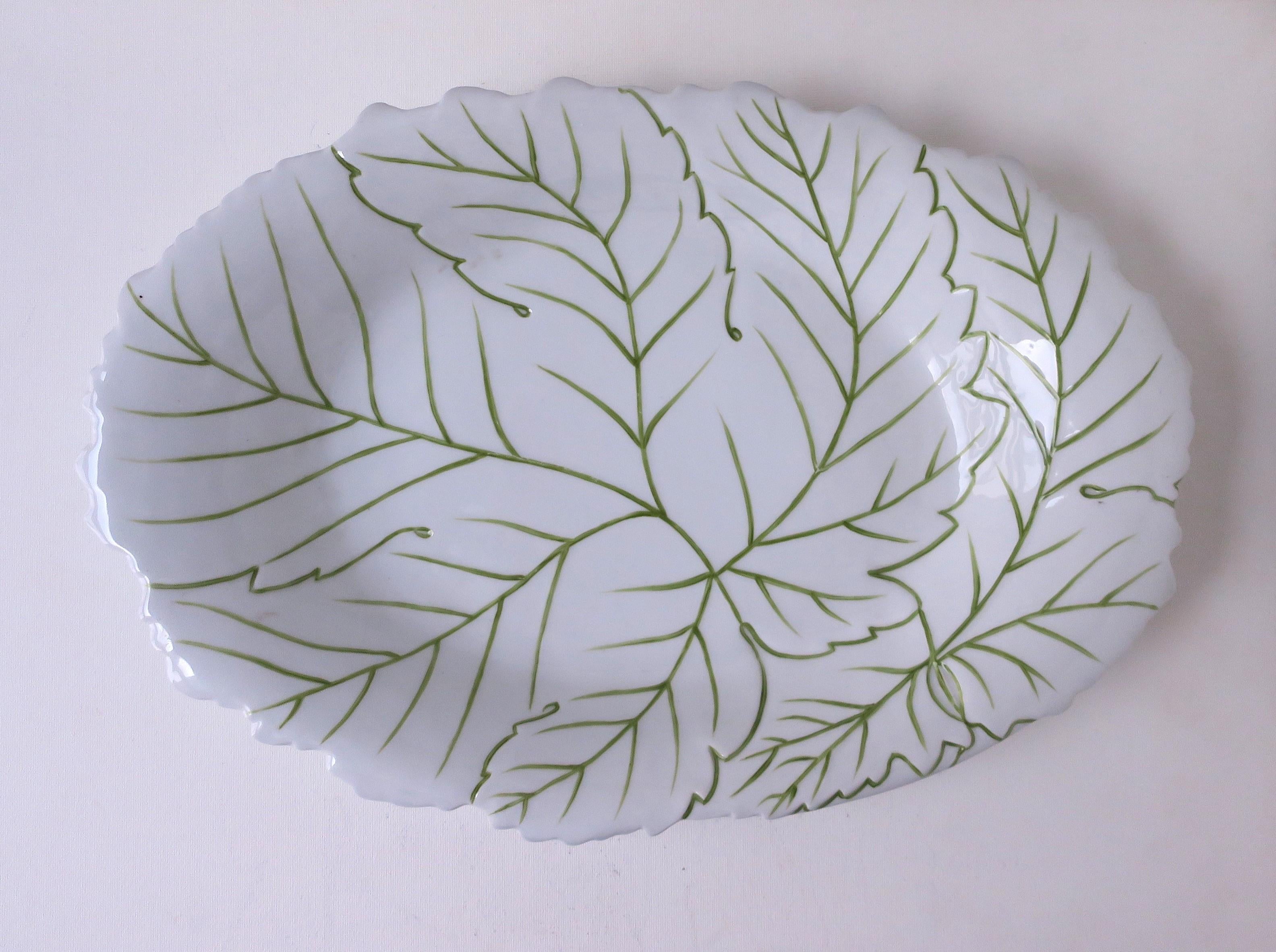 Porcelain Urn Centerpiece Leaf Design For Sale 7