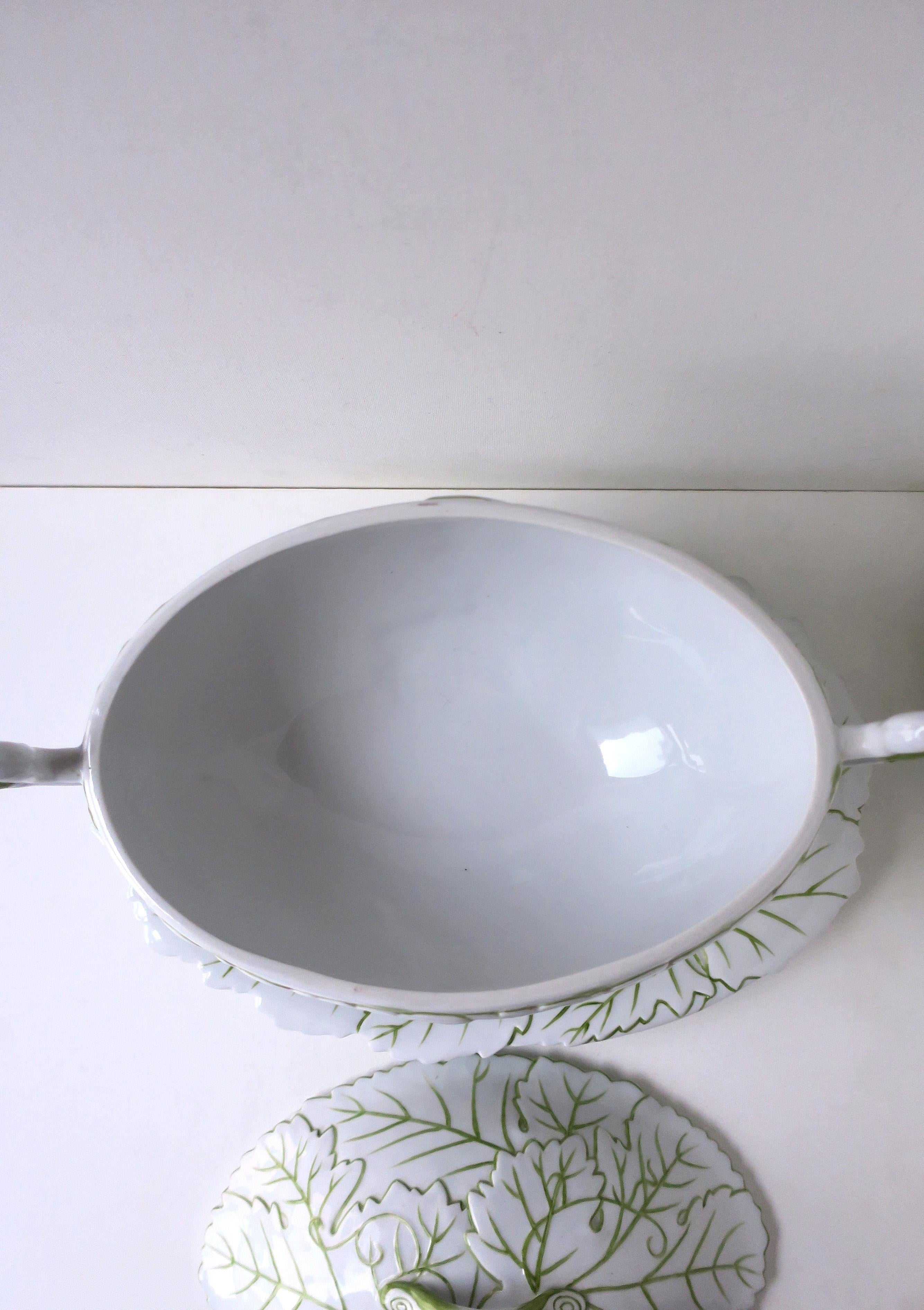 Porcelain Urn Centerpiece Leaf Design For Sale 9