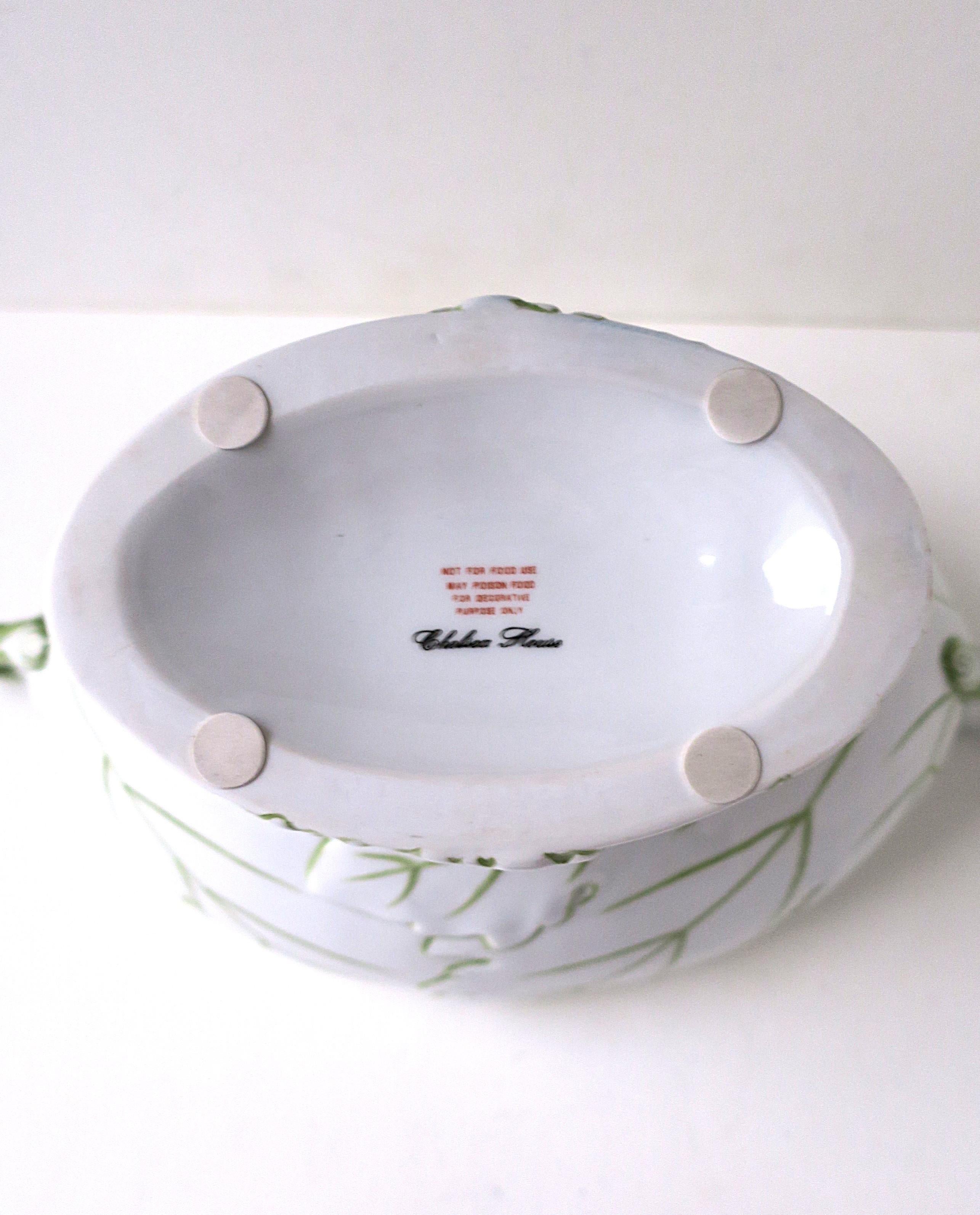 Porcelain Urn Centerpiece Leaf Design For Sale 11