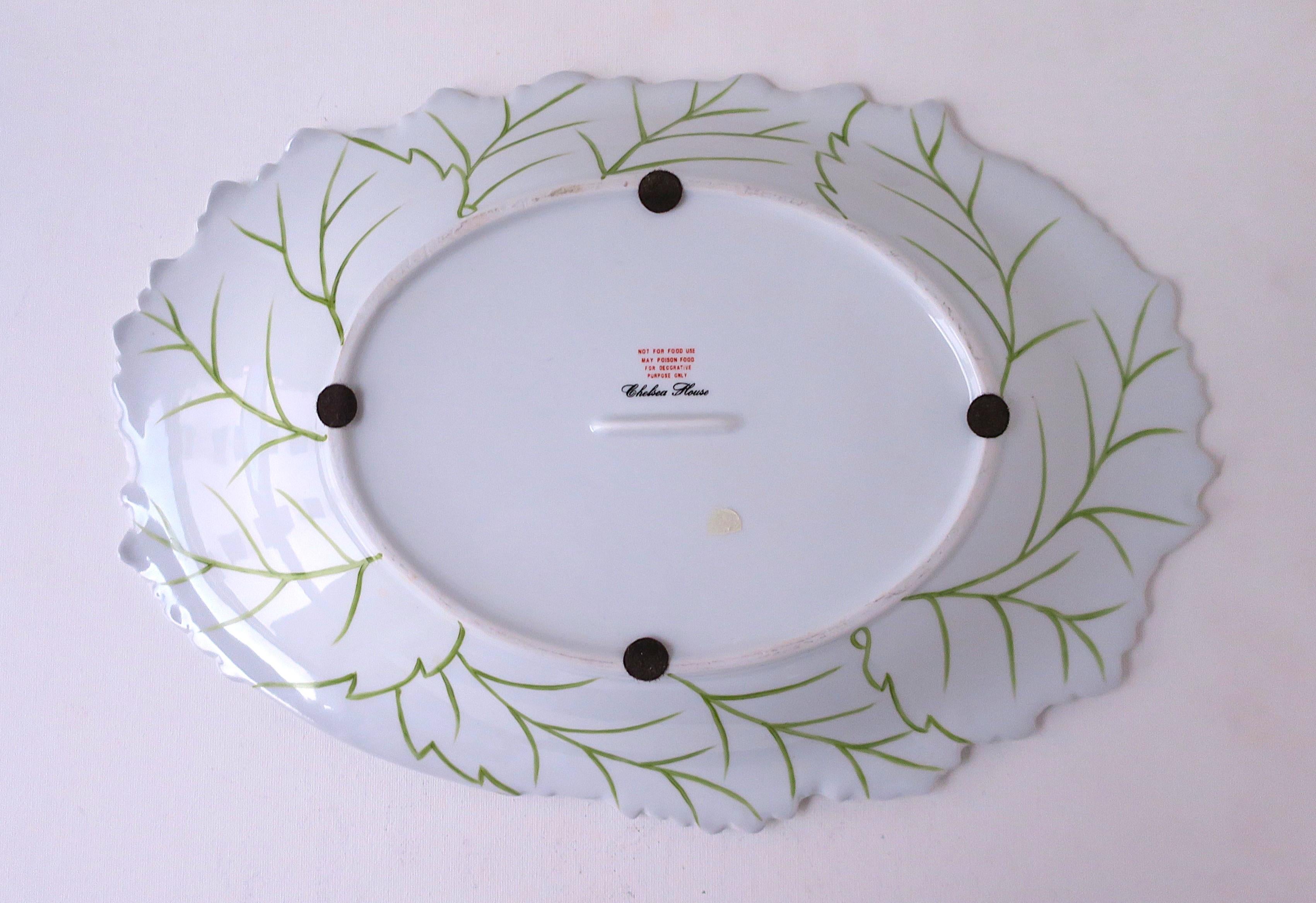 Porcelain Urn Centerpiece Leaf Design For Sale 12