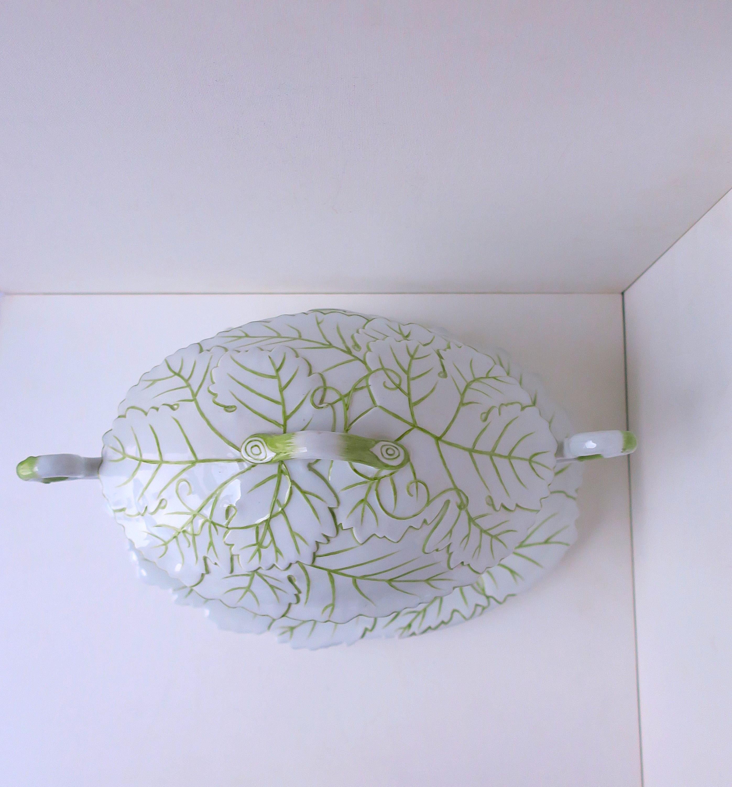 Porcelain Urn Centerpiece Leaf Design For Sale 2