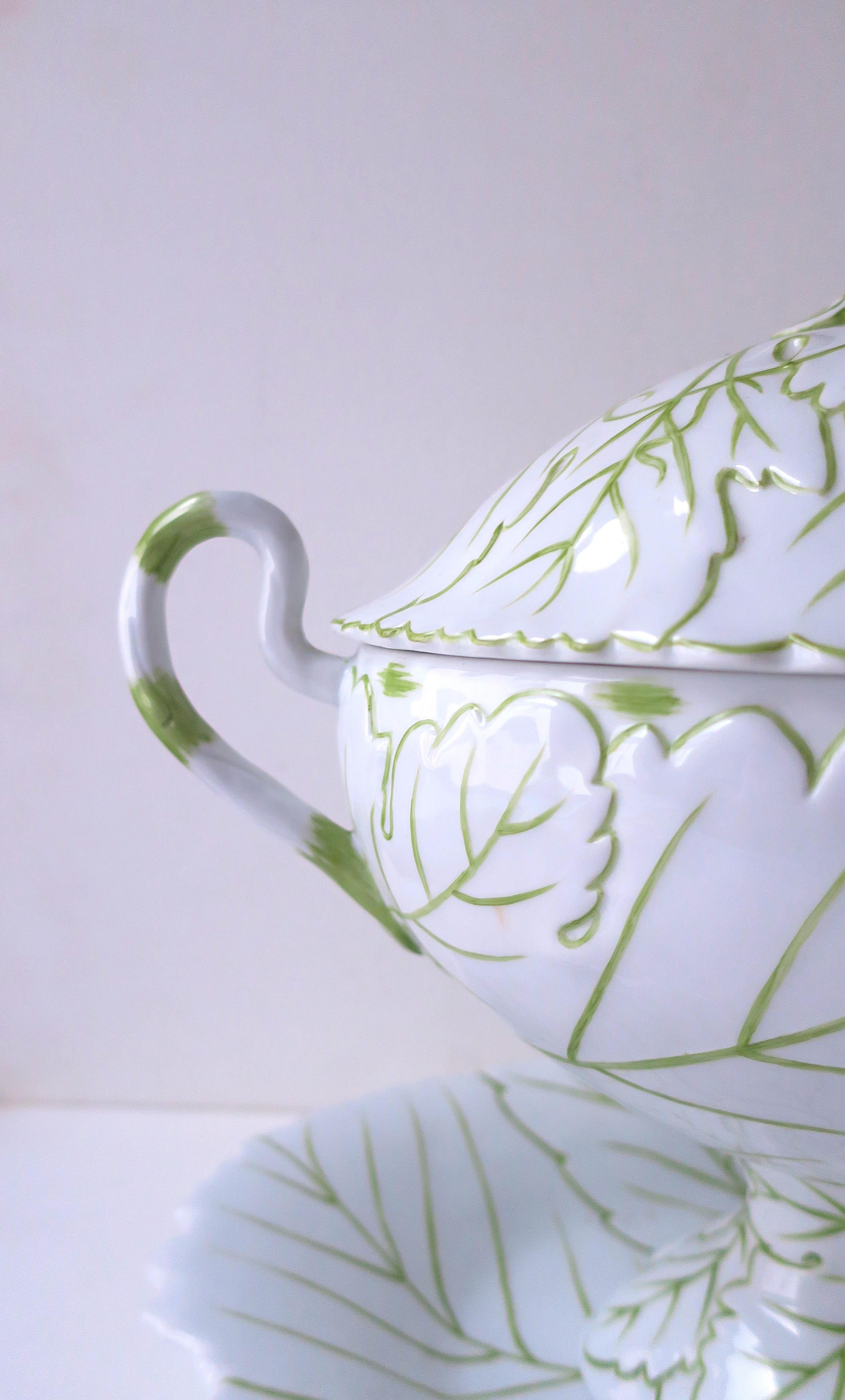 Porcelain Urn Centerpiece Leaf Design For Sale 4
