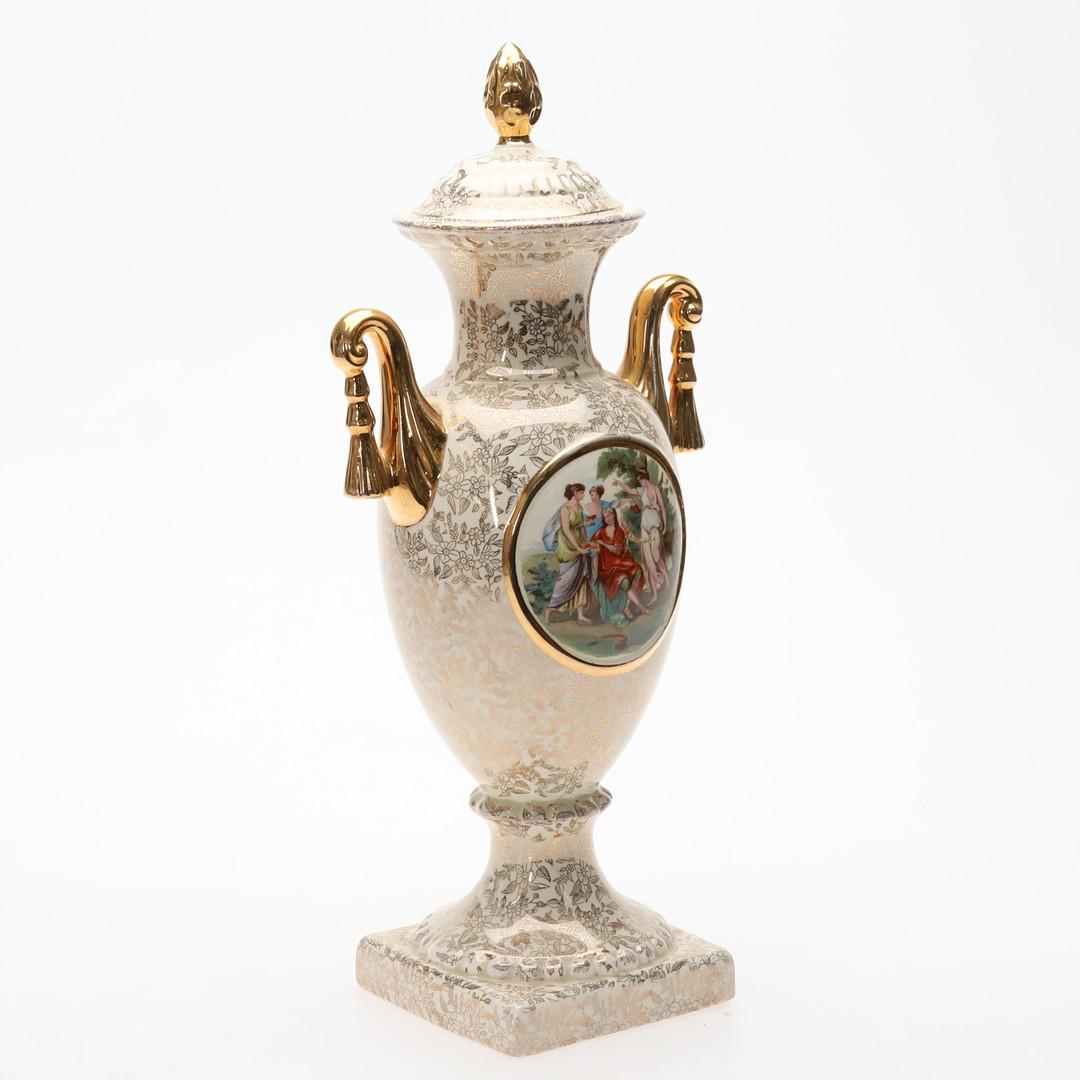 Urne en porcelaine Grand vase Empire England Classical Scene and Gold Gilt Handles en vente 2
