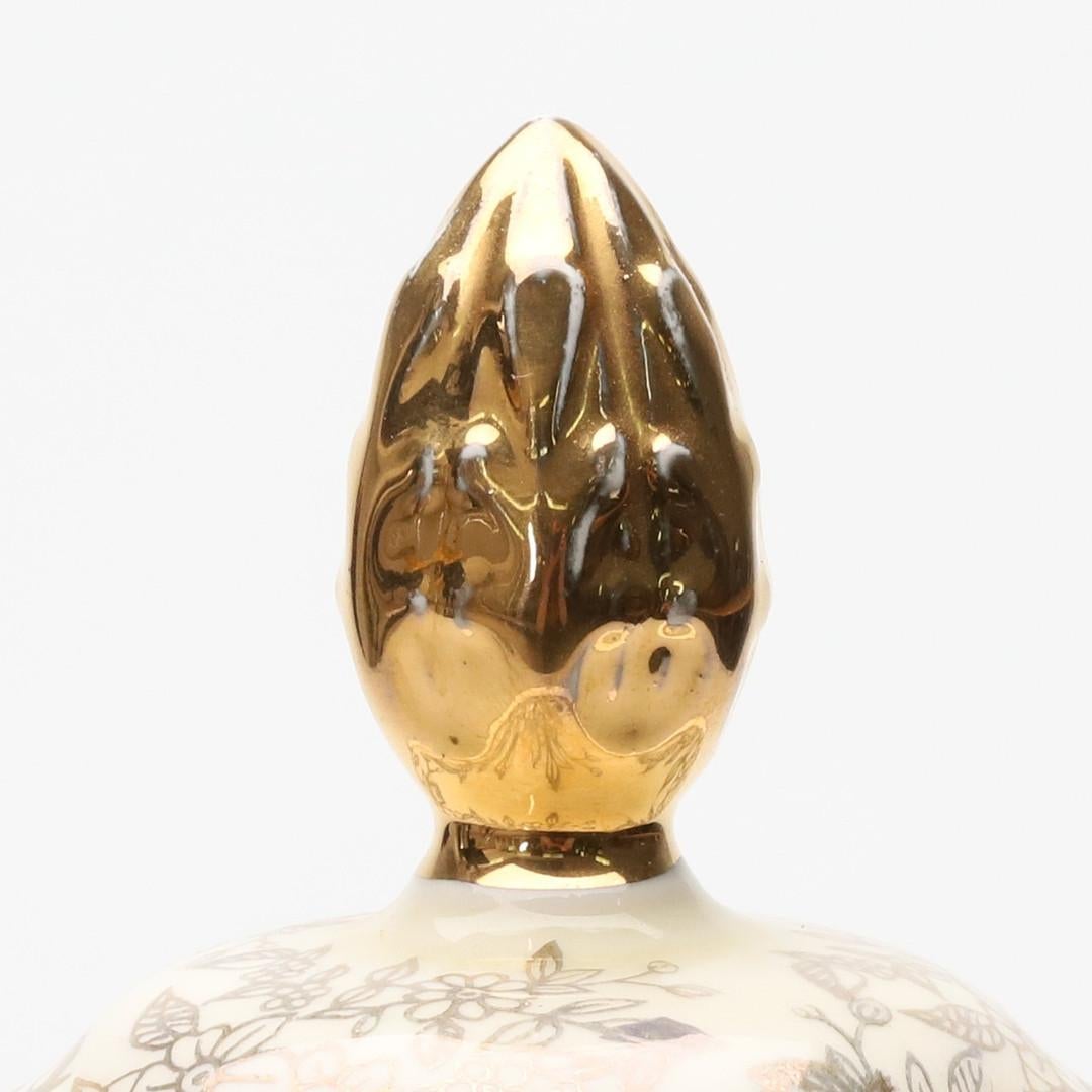 Urne en porcelaine Grand vase Empire England Classical Scene and Gold Gilt Handles Excellent état - En vente à Wembley, GB