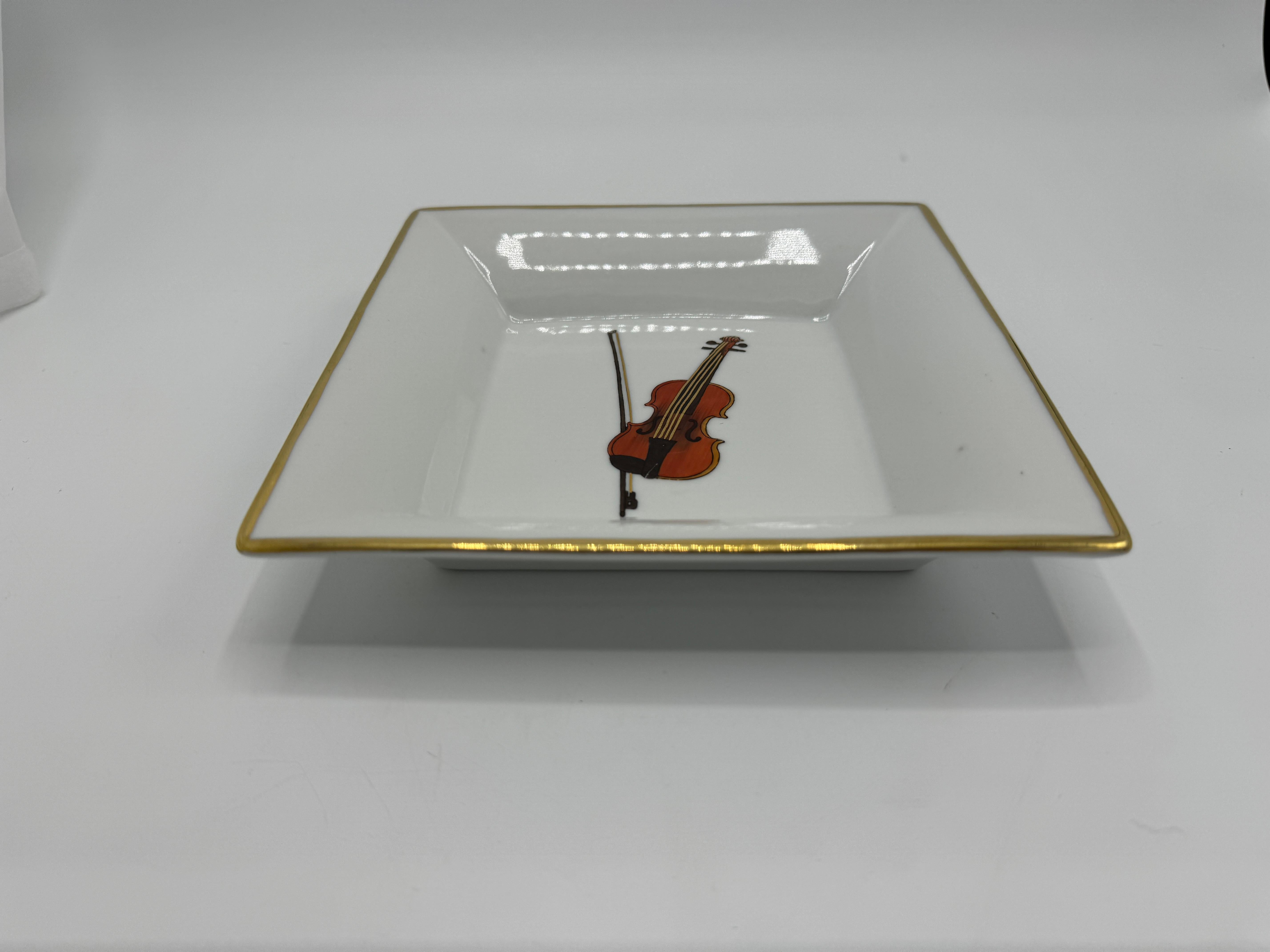 Porzellan- Valet-Schale mit Violin-Motiv (Handgefertigt) im Angebot