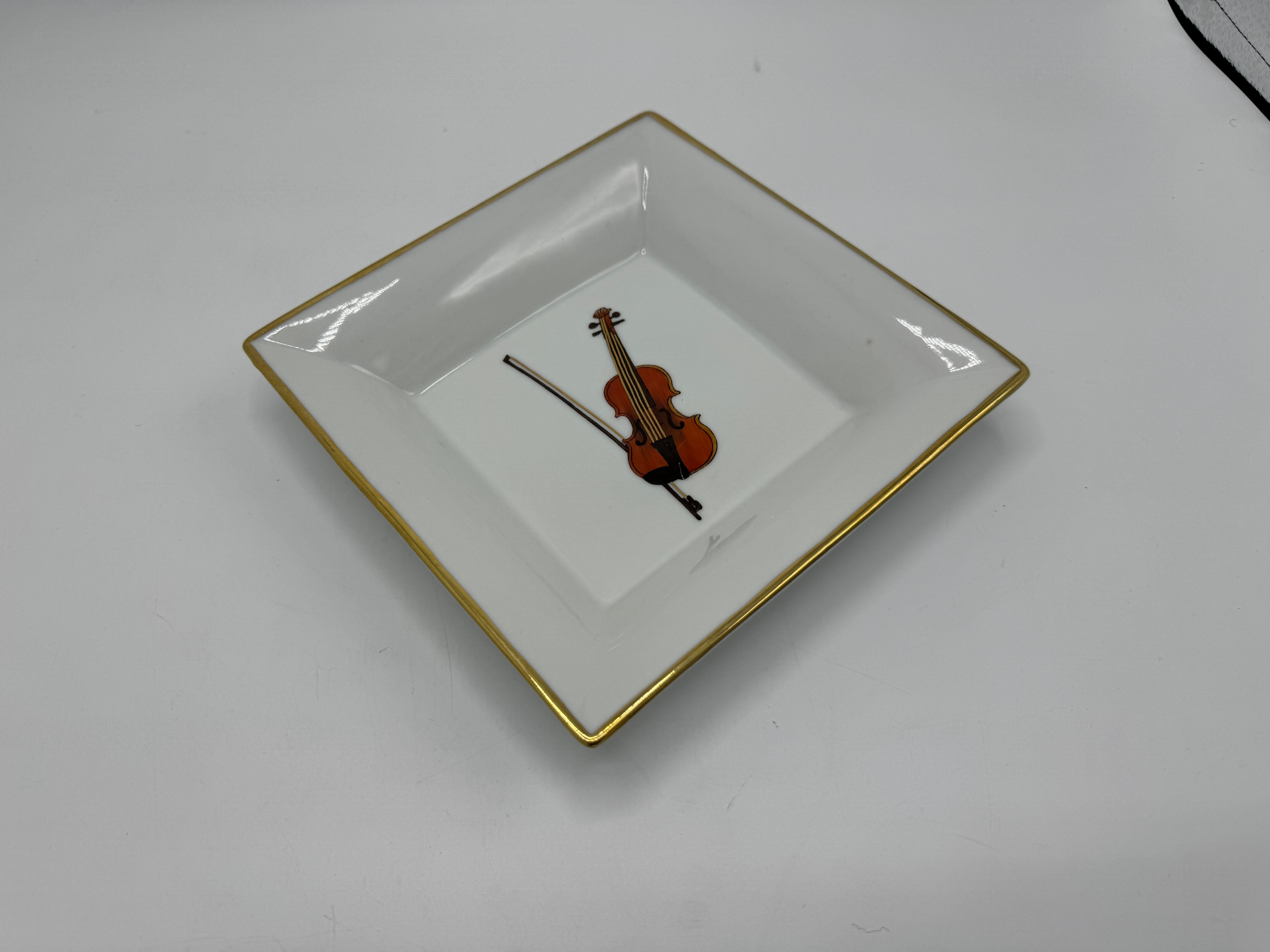 Porcelain Valet Dish with Violin Motif In Good Condition For Sale In Richmond, VA