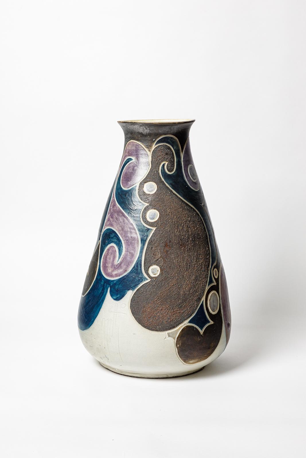 Porzellanvase von Georges Martin.
Künstlermonogramm auf dem Sockel. CIRCA 1970-1980.
H : 18,5 x 11 Zoll.
