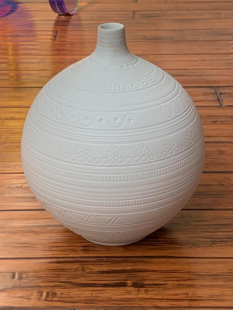 This is an elegant large porcelain vase designed by Hans Achtziger for the German porcelain manufacturer Hutschenreuther.
Elegant silhouette and dusty matte surface. Beautiful geometric pattern all around.

