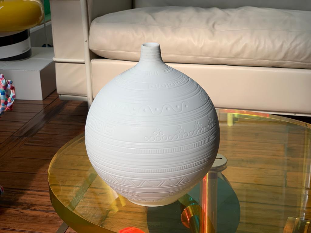 Porcelain Vase by Hans Achtziger for Hutschenreuther, 1970 In Excellent Condition For Sale In Milan, Italy