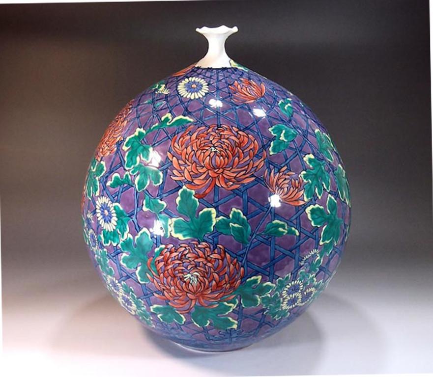 Porcelain Vase by Japanese Master Artist In New Condition In Takarazuka, JP