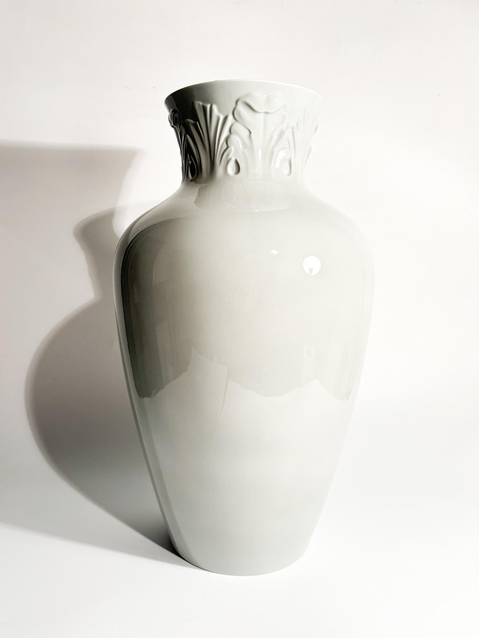 Gray porcelain vase by Richard Ginori, belonging to the 