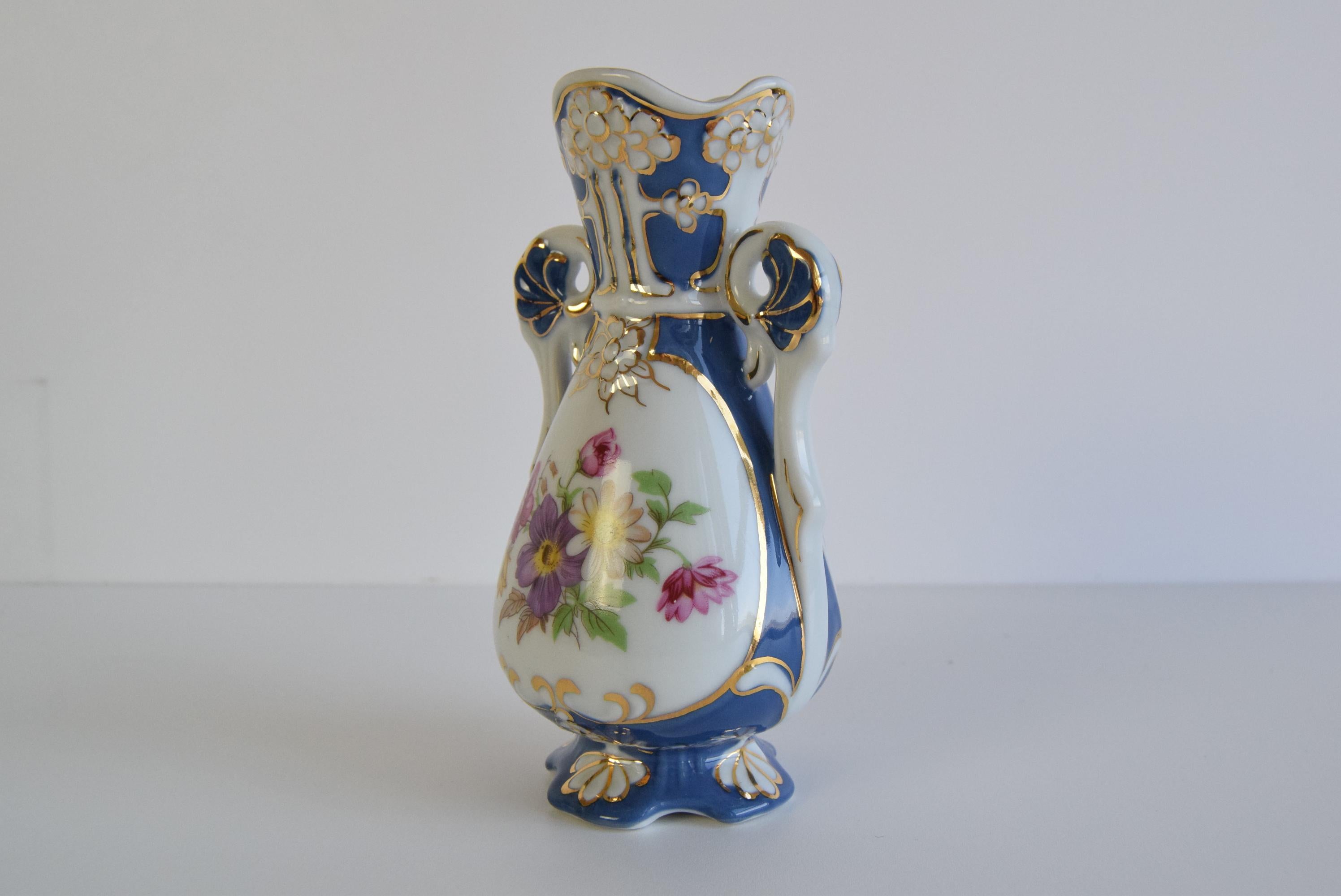Vaso in porcellana di Royal Dux, anni '60. In condizioni buone in vendita a Praha, CZ